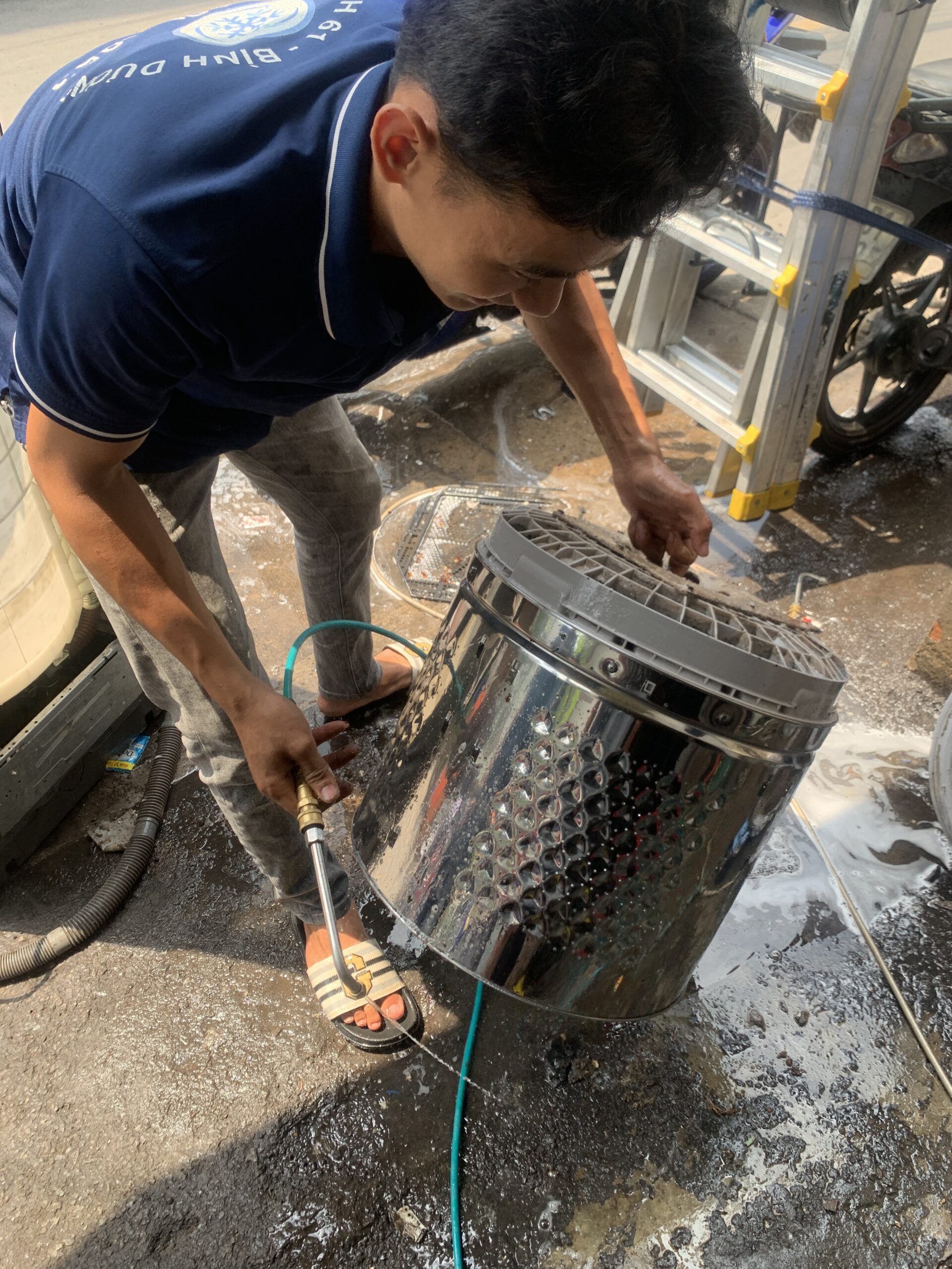 Dịch vụ vệ sinh máy giặt tại Thuận An chuyên nghiệp, giá rẻ tại nhà