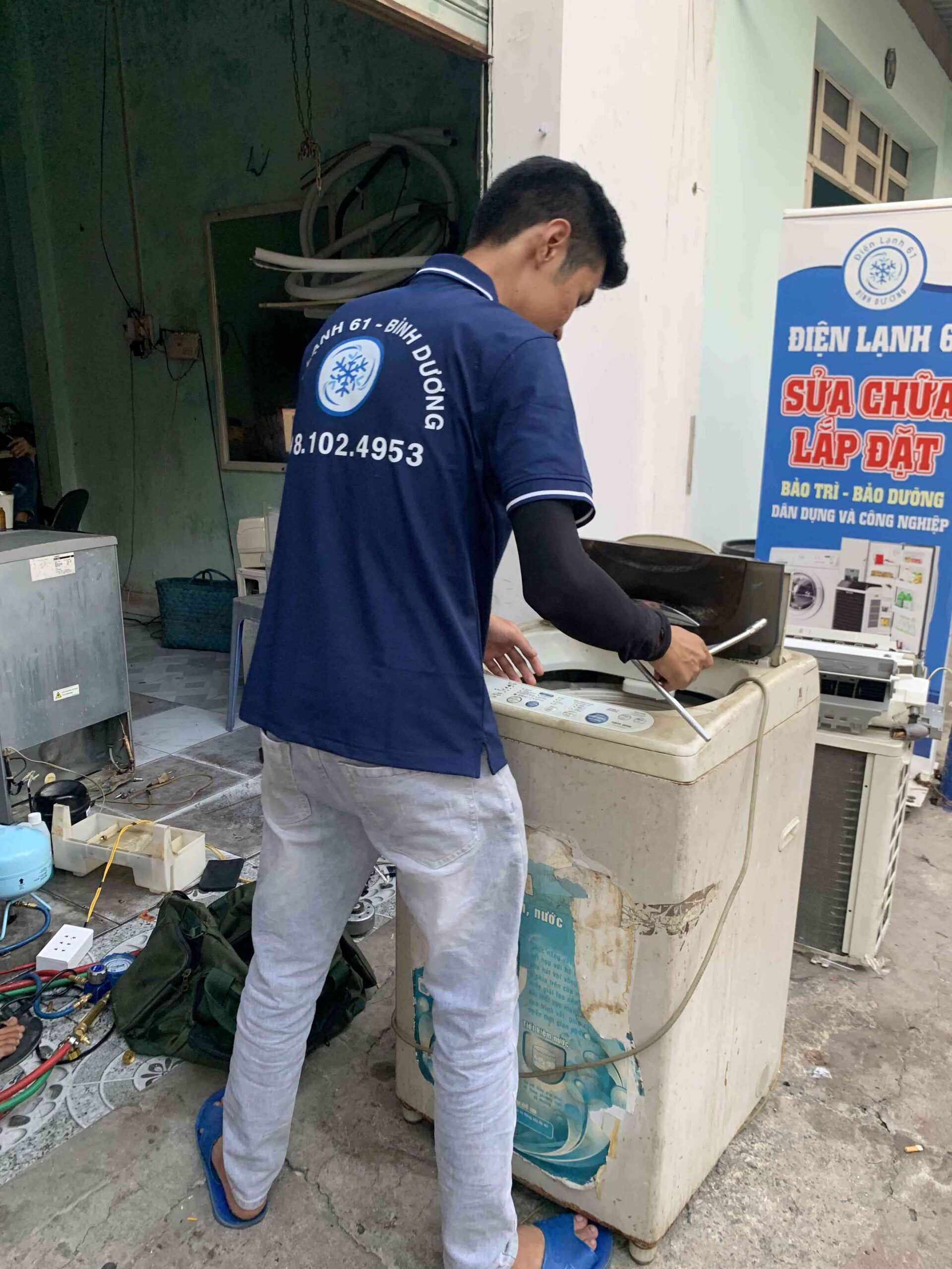 Hoàn tất vệ sinh máy giặt tại nhà Dĩ An Hoàn tất vệ sinh máy giặt tại nhà Dĩ An