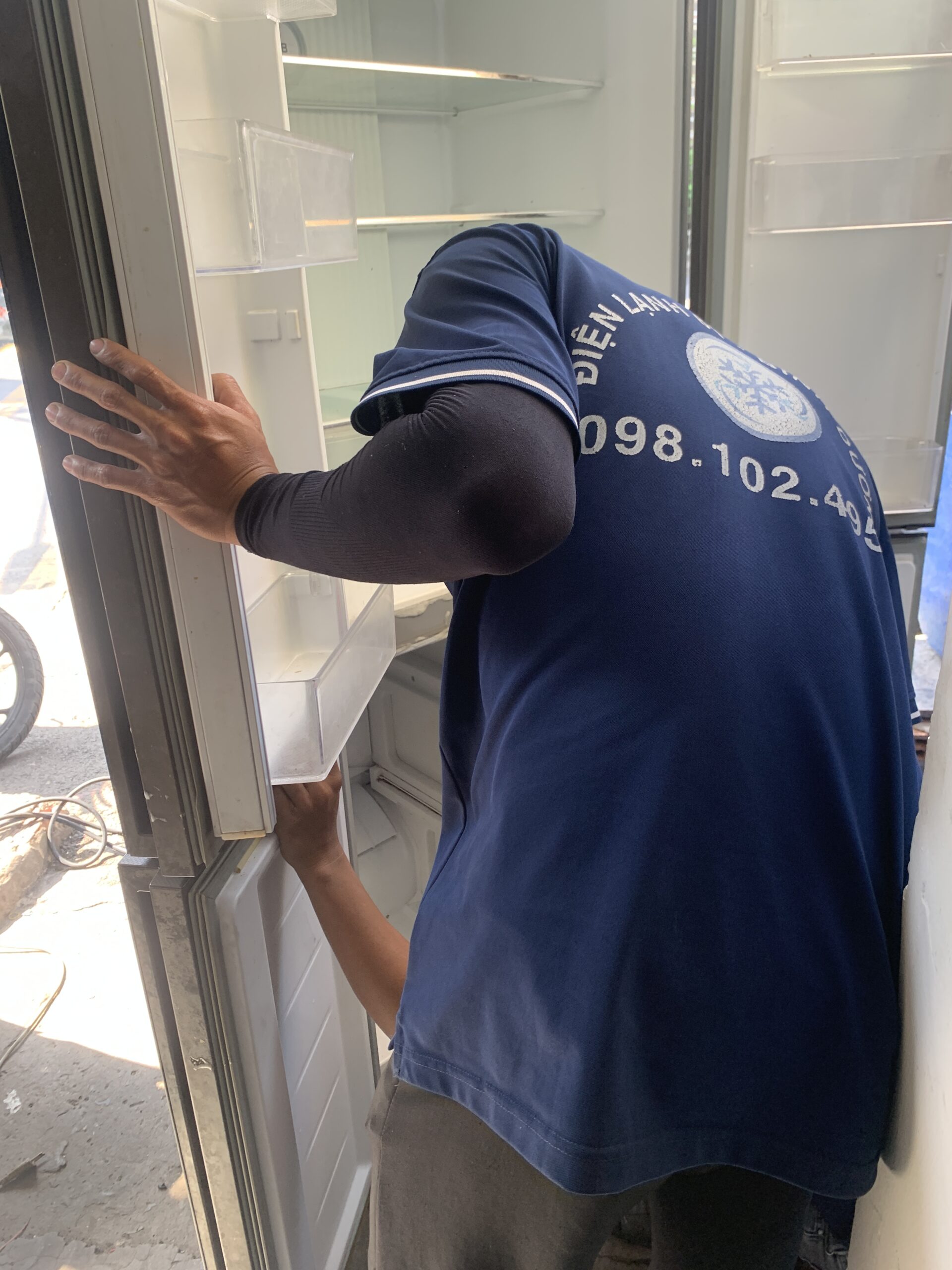 Khắc phục lỗi tủ lạnh kêu to sầm sập khi hoạt động tại nhà Thuận An