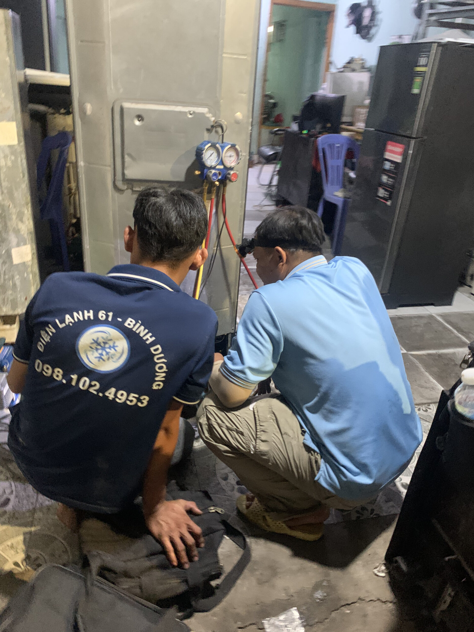 Kỹ thuật viên Điện Lạnh 61 kiểm tra khắc phục lỗi tủ lạnh không đông đá