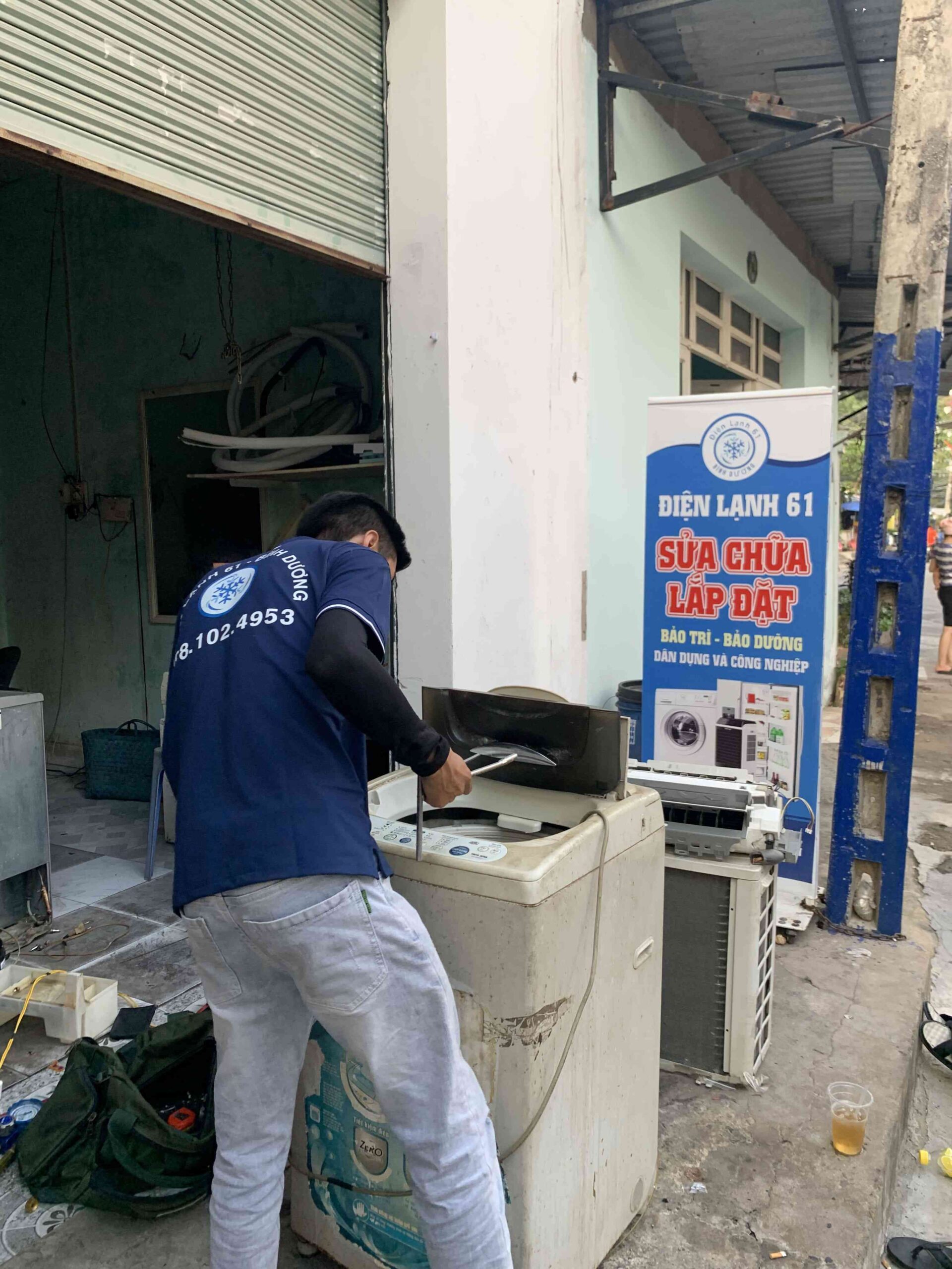 Lồng máy giặt dơ do lâu ngày không vệ sinh Lồng máy giặt dơ do lâu ngày không vệ sinh