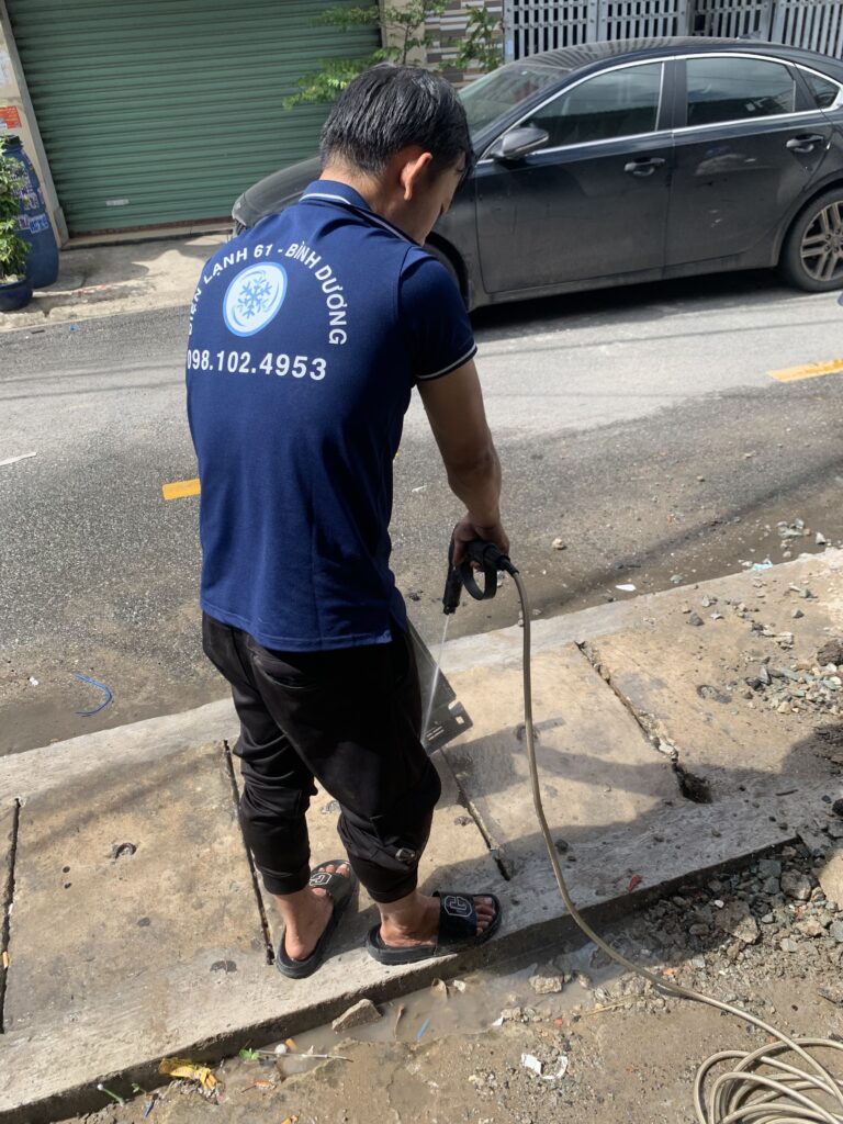 Rửa Máy Lạnh Tại Dĩ An chuyên nghiệp từ Điện Lạnh 61