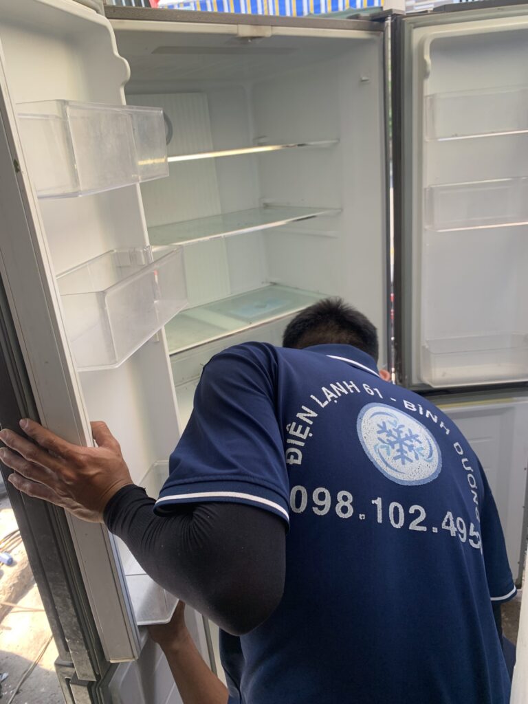 Sua-chua-tu-lanh-Inverter-Side-by-Side-bi-mat-nguon-hong-bo-mach-tai-Di-An Sửa chữa tủ lạnh Inverter Side by Side bị mất nguồn hỏng bo mạch tại Dĩ An