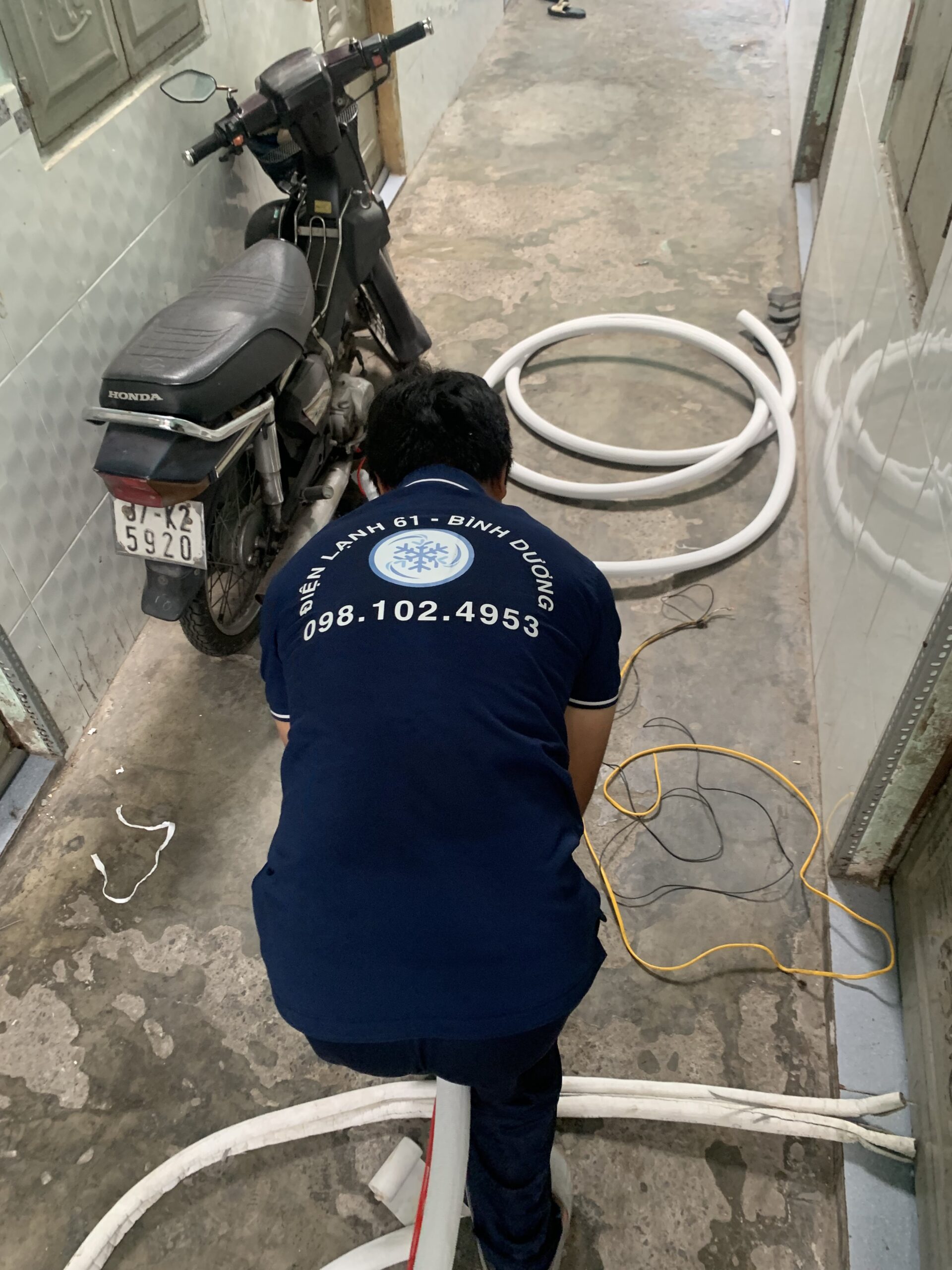 Tháo lắp máy lạnh âm trần tại Thuận An Điện lạnh 61