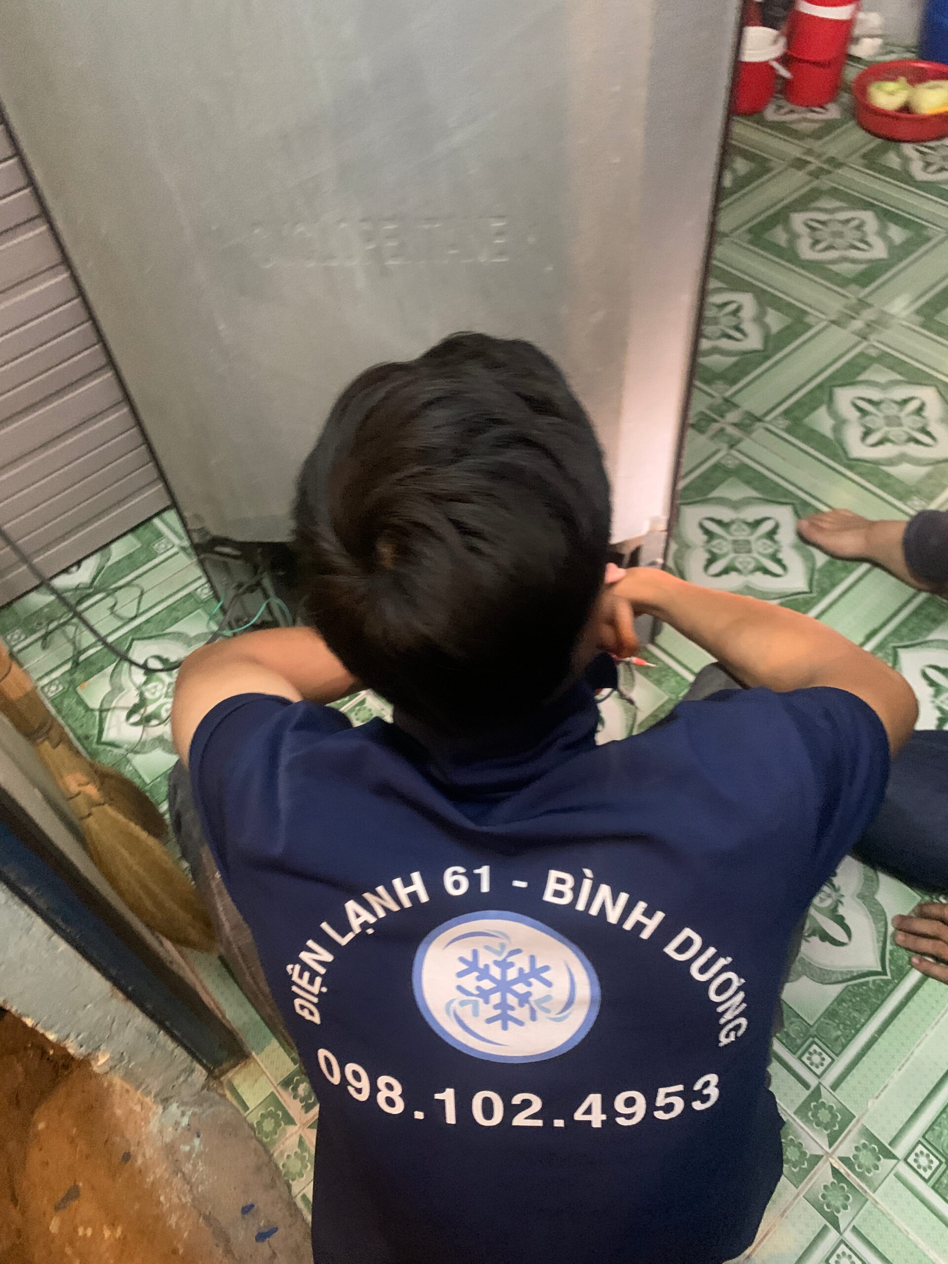 Tho-gioi-cuaThợ giỏi của Điện Lạnh 61 đang kiểm tra lỗi tủ lạnh không lạnh tại nhà ở Dĩ An-Dien-Lanh-61-dang-kiem-tra-loi-tu-lanh-khong-lanh-tai-nha-o-Di-An Thợ giỏi của Điện Lạnh 61 đang kiểm tra lỗi tủ lạnh không lạnh tại nhà ở Dĩ An
