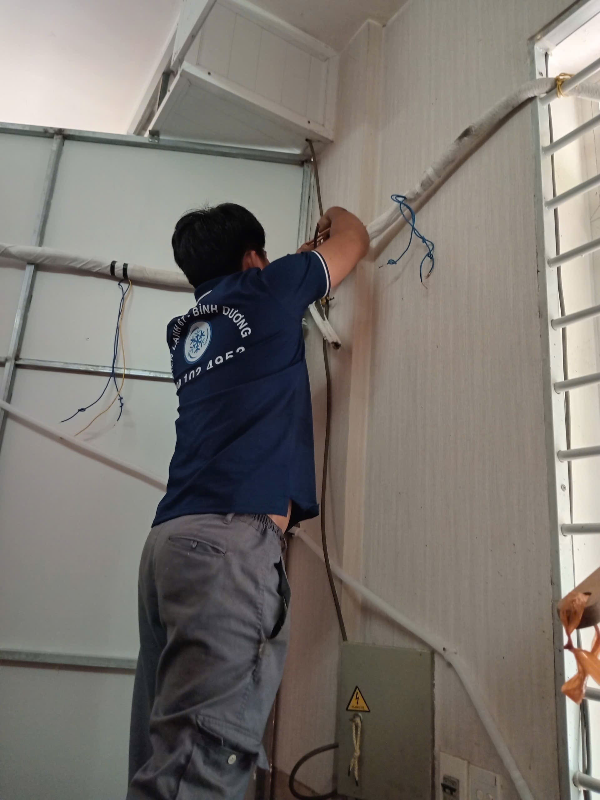 Thợ vệ sinh máy lạnh tại nhà Thuận An Thợ vệ sinh máy lạnh tại nhà Thuận An