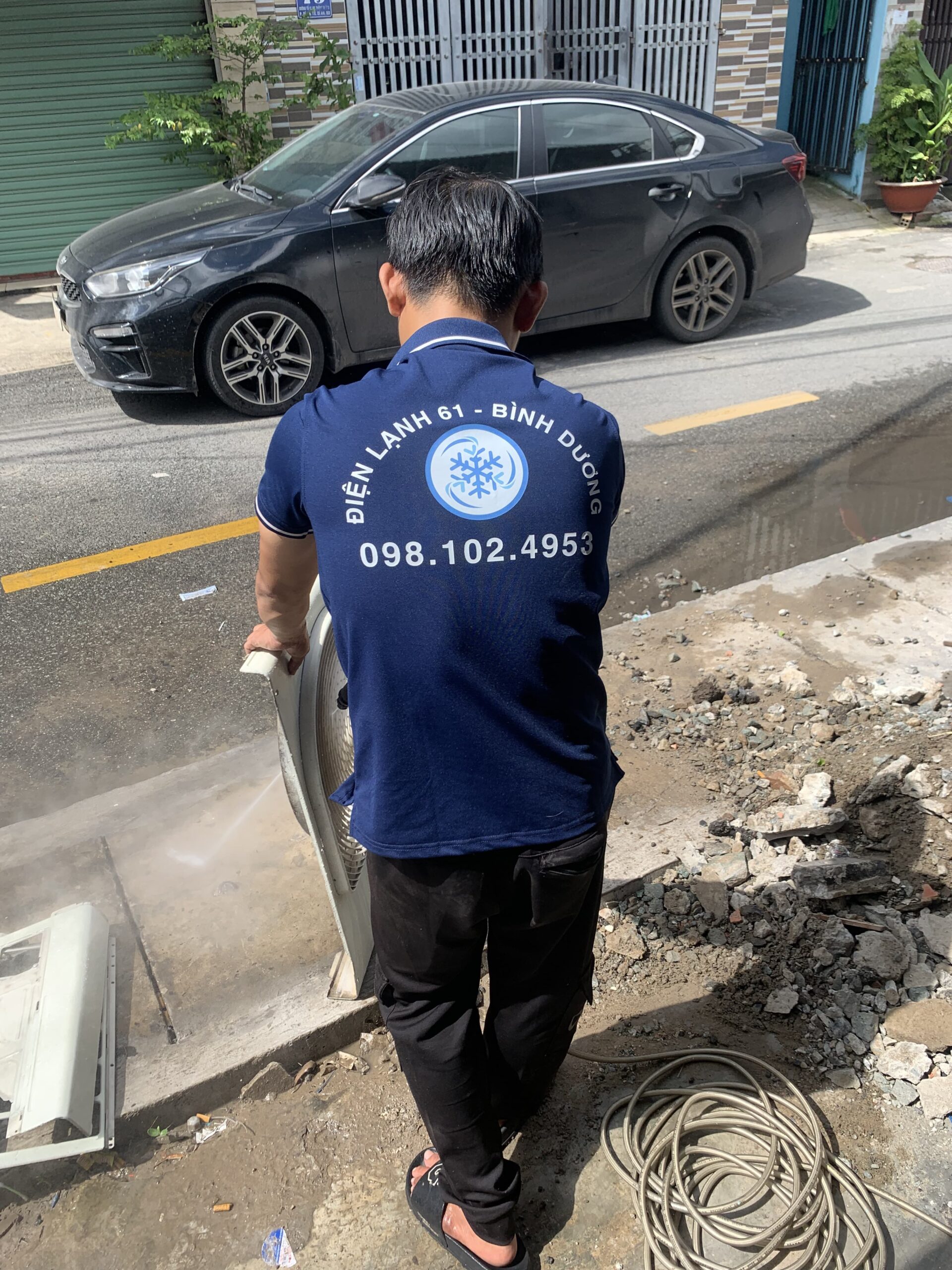 Vệ sinh kỹ lồng sóc và cánh quạt dàn lạnh giúp máy làm lạnh sâu và êm ái hơn.