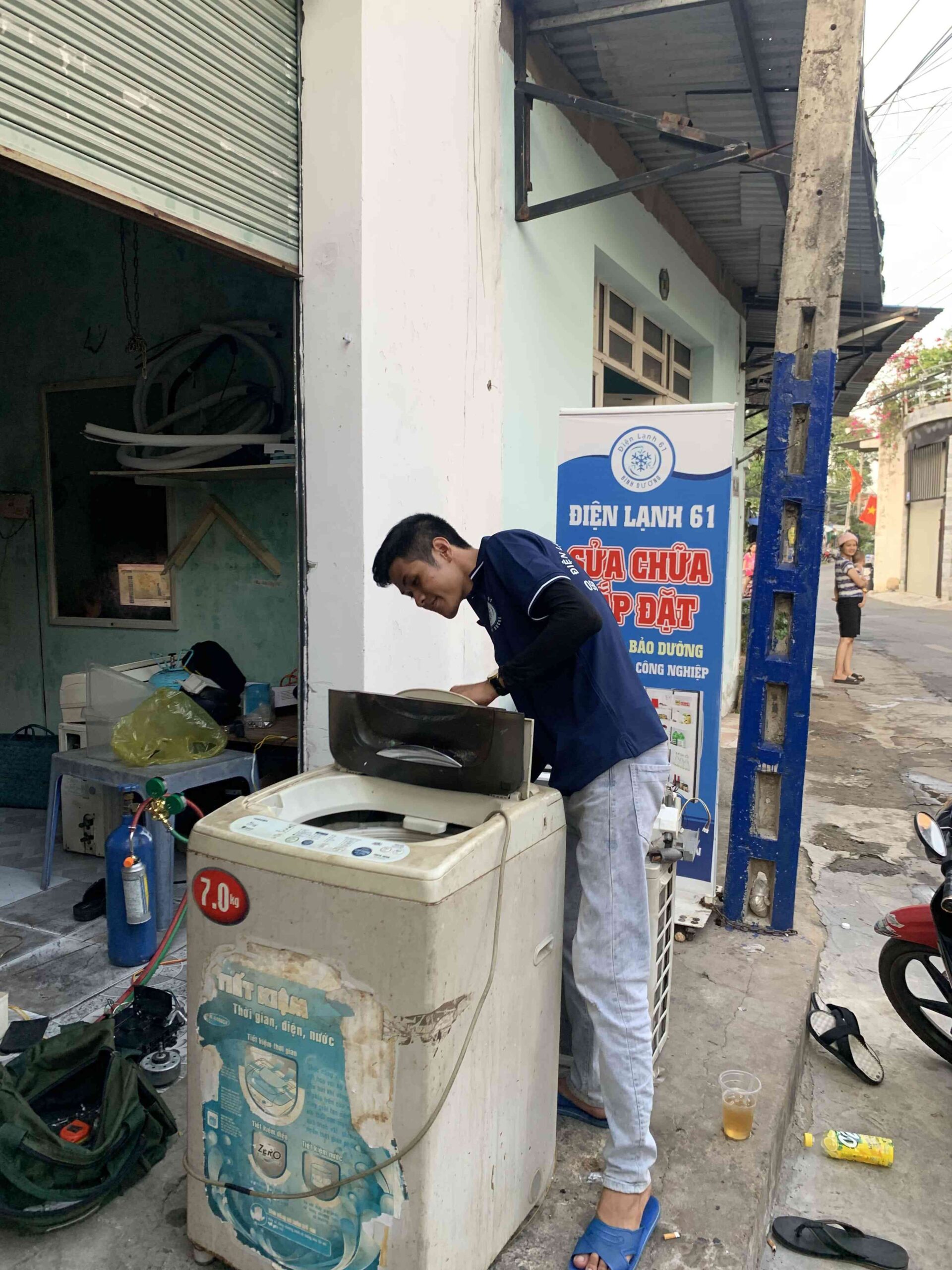 Vệ sinh máy giặt lồng đứng cửa trên tại Thuận An Vệ sinh máy giặt lồng đứng cửa trên tại Thuận An