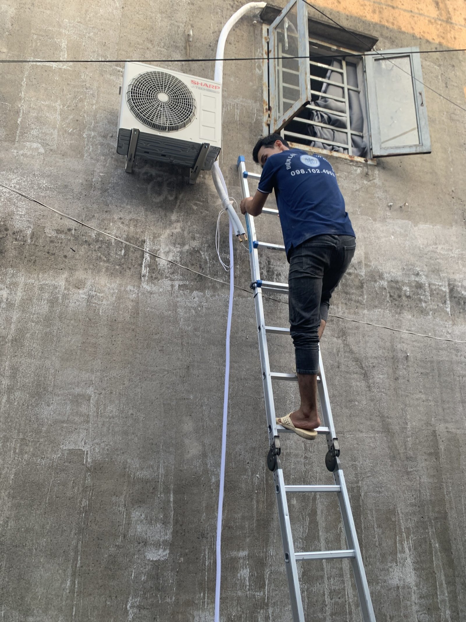 Kiểm tra và vệ sinh cục nóng máy lạnh Sharp