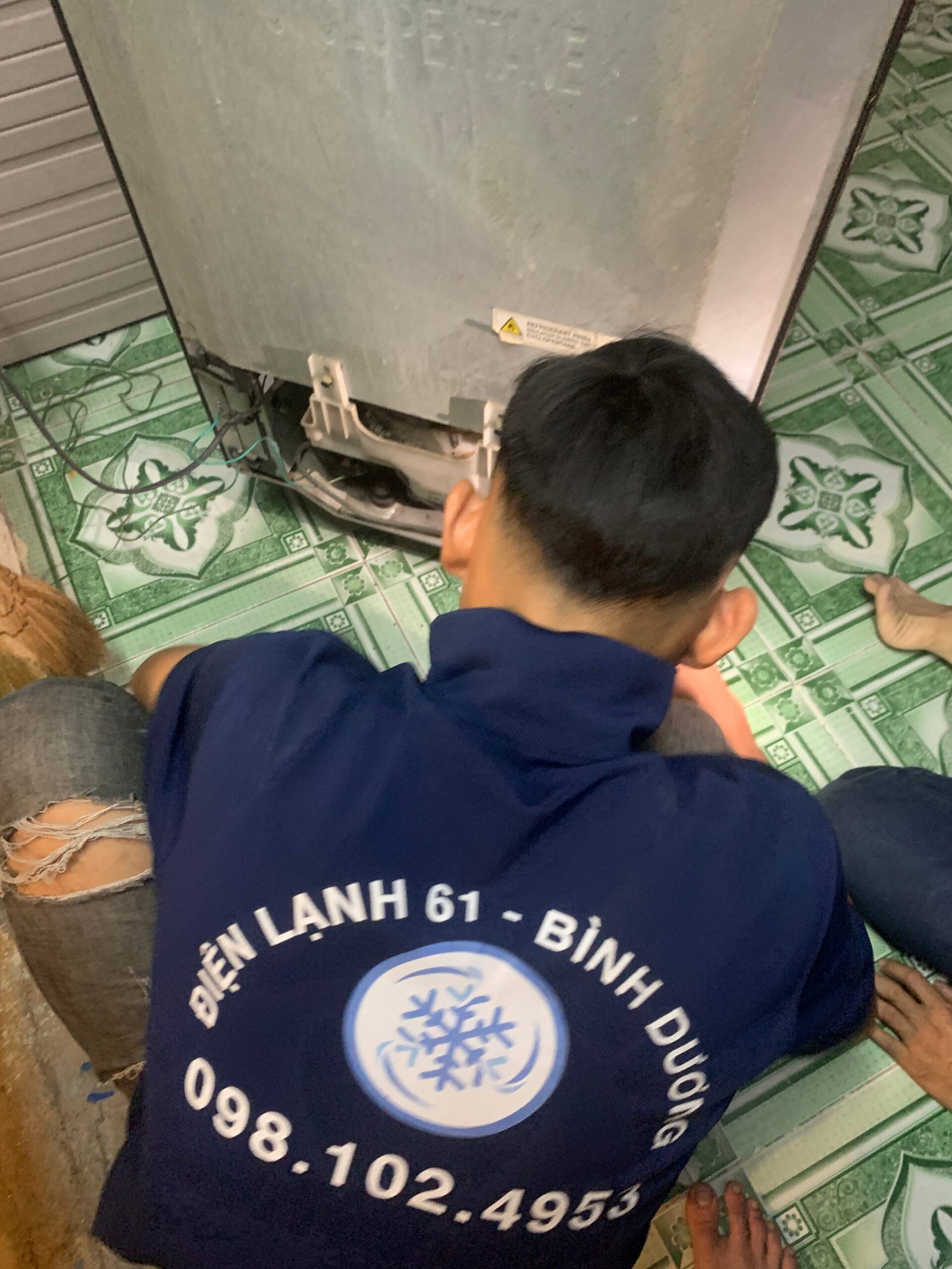 Sửa chữa tủ lạnh tại nhà Dĩ An