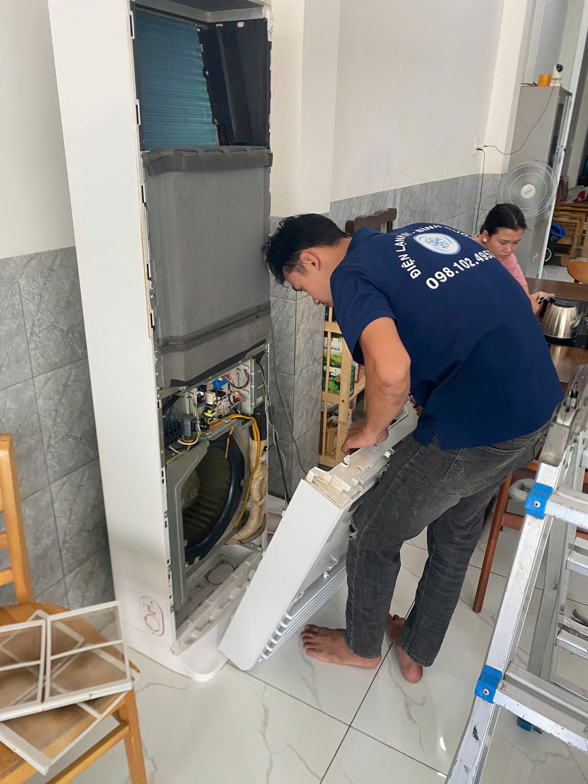 Sửa máy lạnh tủ đứng cho công ty tại KCN Dĩ An