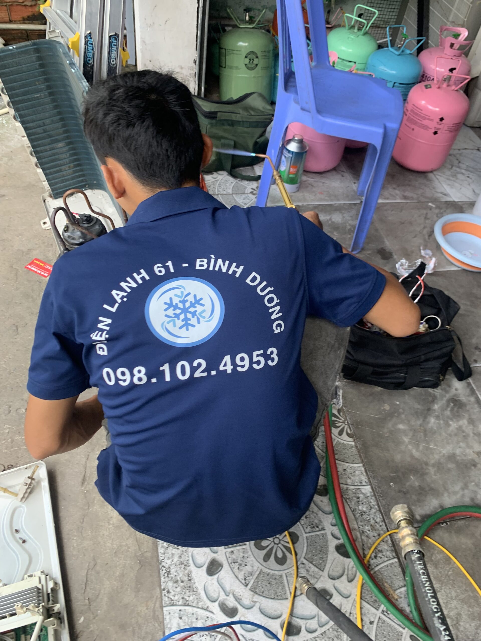 Bảo dưỡng dàn nóng máy lạnh trong quá trình tháo lắp Bảo dưỡng dàn nóng máy lạnh trong quá trình tháo lắp