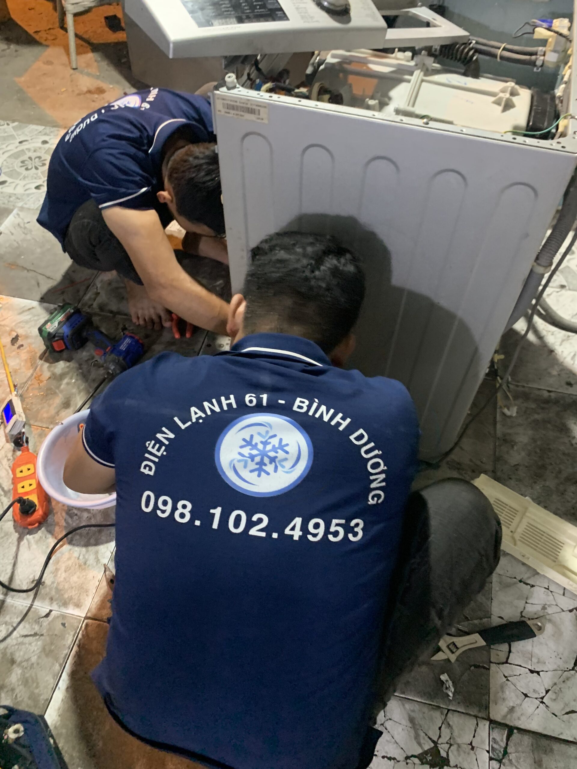 Kiểm tra và sửa bo máy giặt lồng ngang tại Thủ Dầu Một