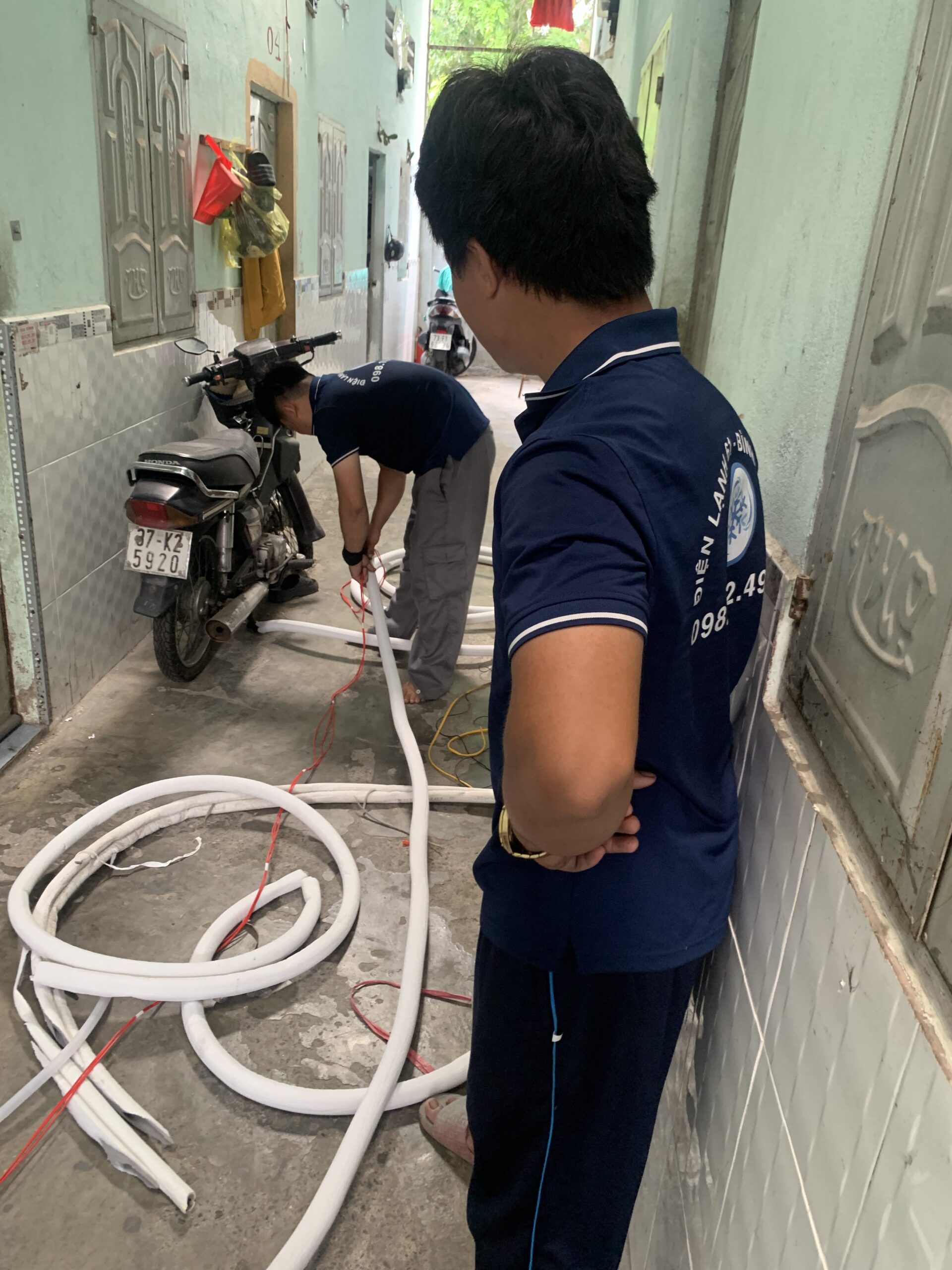 Kỹ thuật viên tháo máy lạnh tại Bình Dương chuyên nghiệp