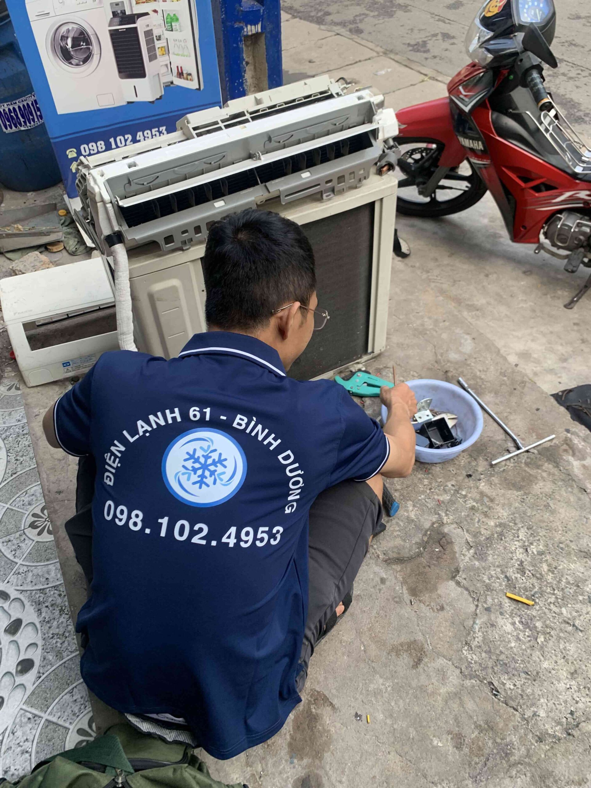 Lắp máy lạnh mới cho khách ở khánh Bình Tân Uyên Lắp máy lạnh mới cho khách ở khánh Bình Tân Uyên
