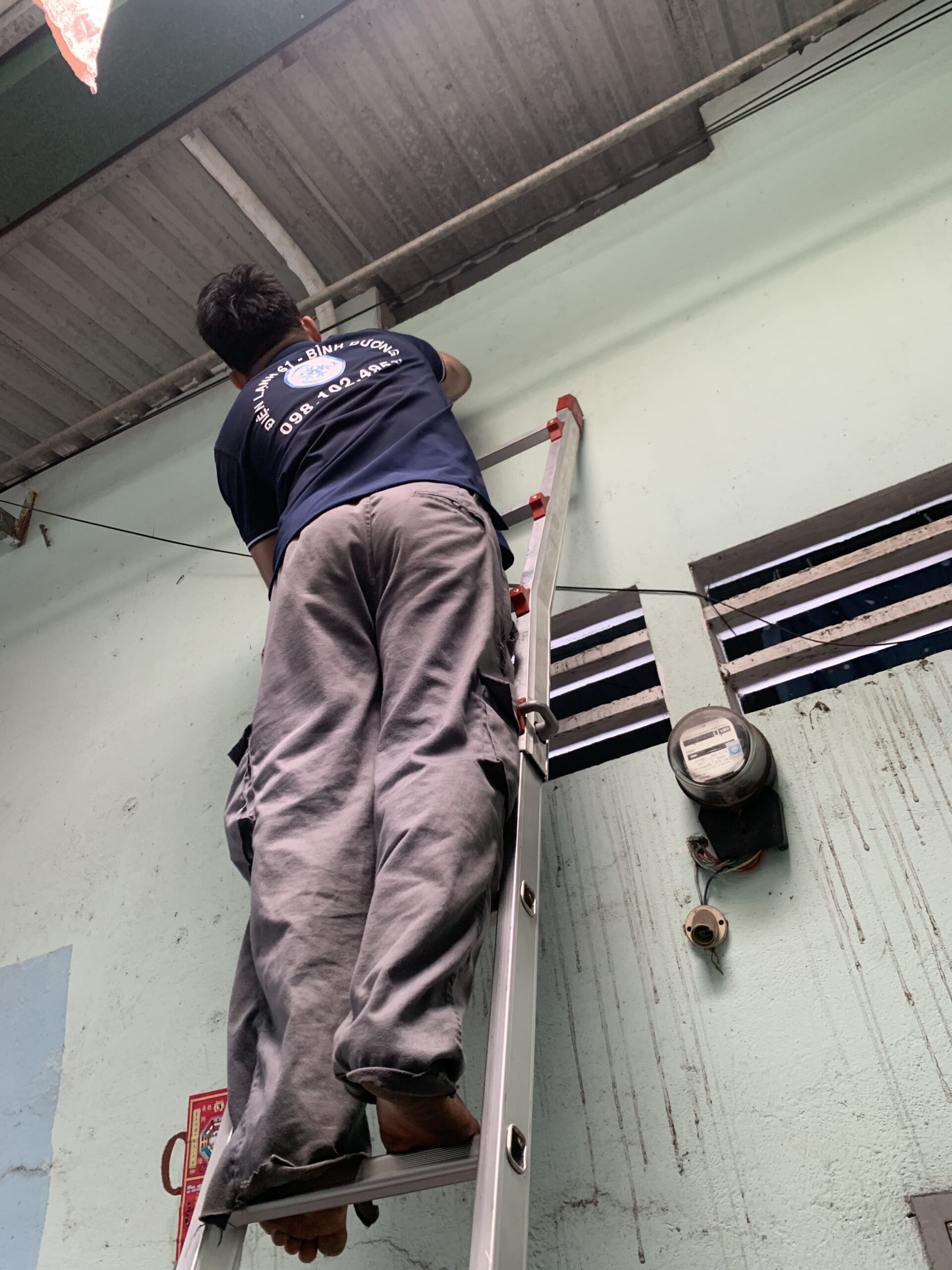 Máy lạnh được lắp đặt hoàn chỉnh tại nhà khách hàng ở Bình Dương