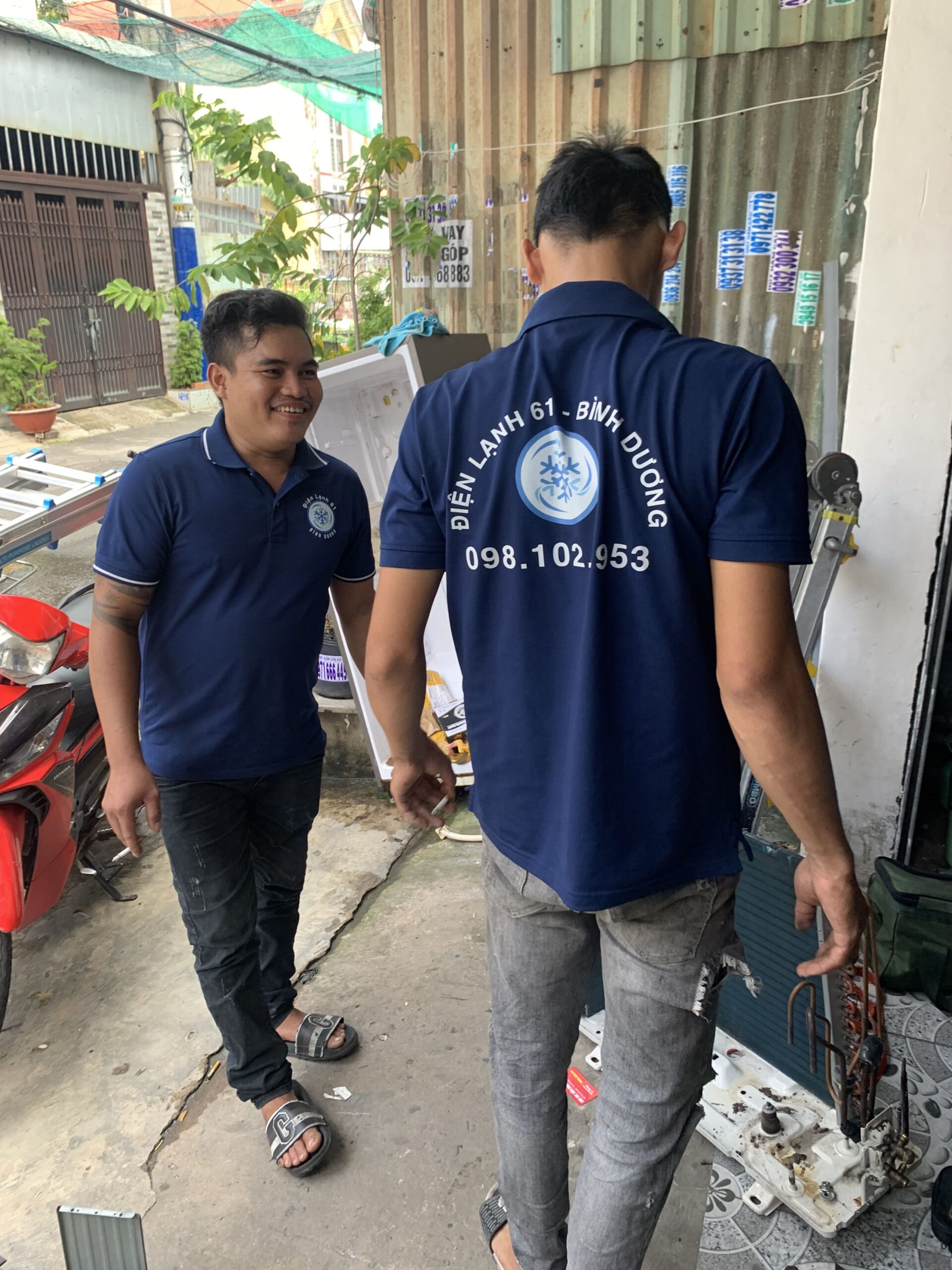 May-lanh-duoc-lap-dat-hoan-thien-tai-phong-khach-Thu-Dau-Mot Máy lạnh được lắp đặt hoàn thiện tại phòng khách Thủ Dầu Một