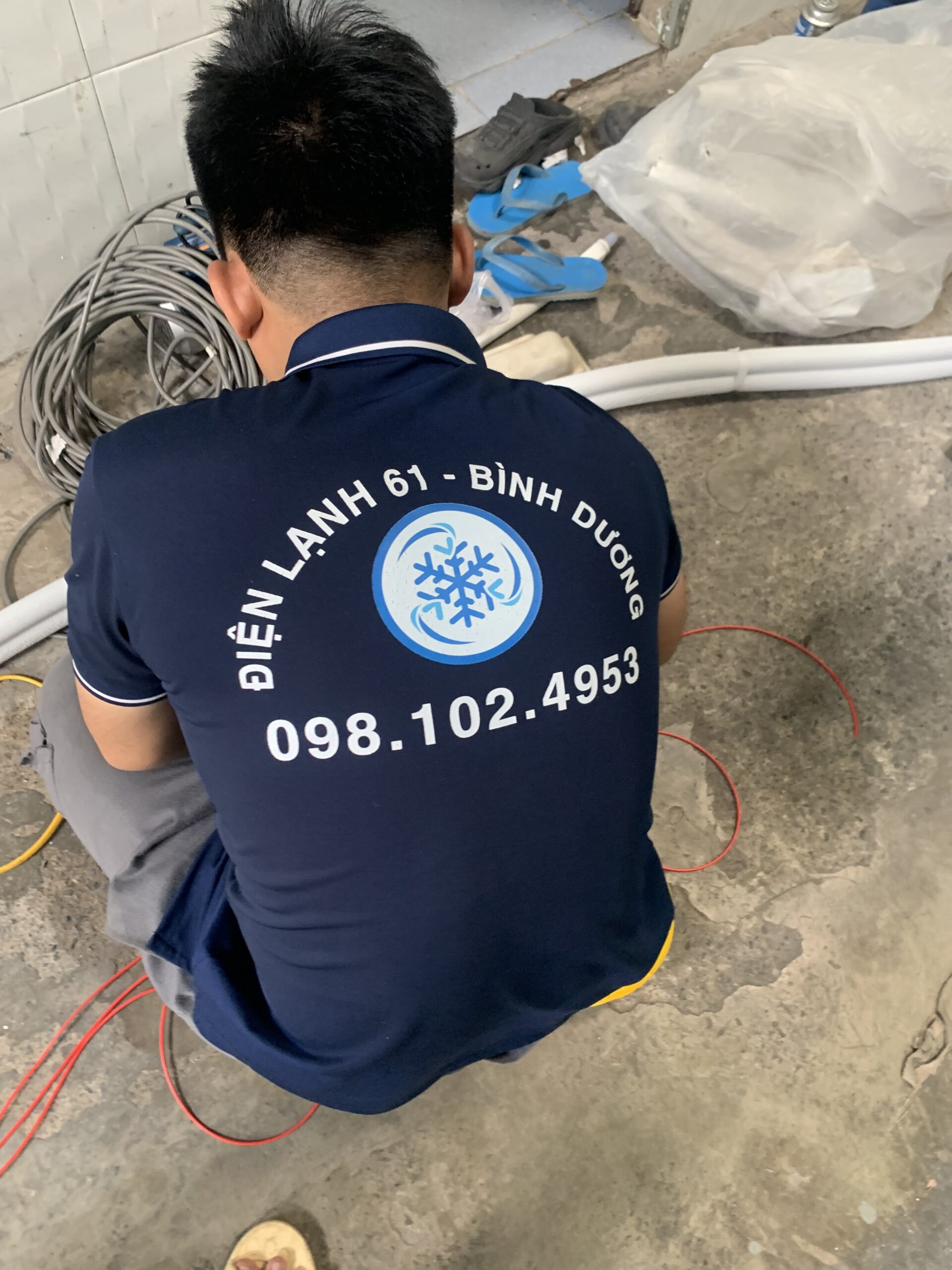 Tháo máy lạnh cũ không còn sử dụng đúng quy trình kỹ thuật Tháo máy lạnh cũ không còn sử dụng đúng quy trình kỹ thuật