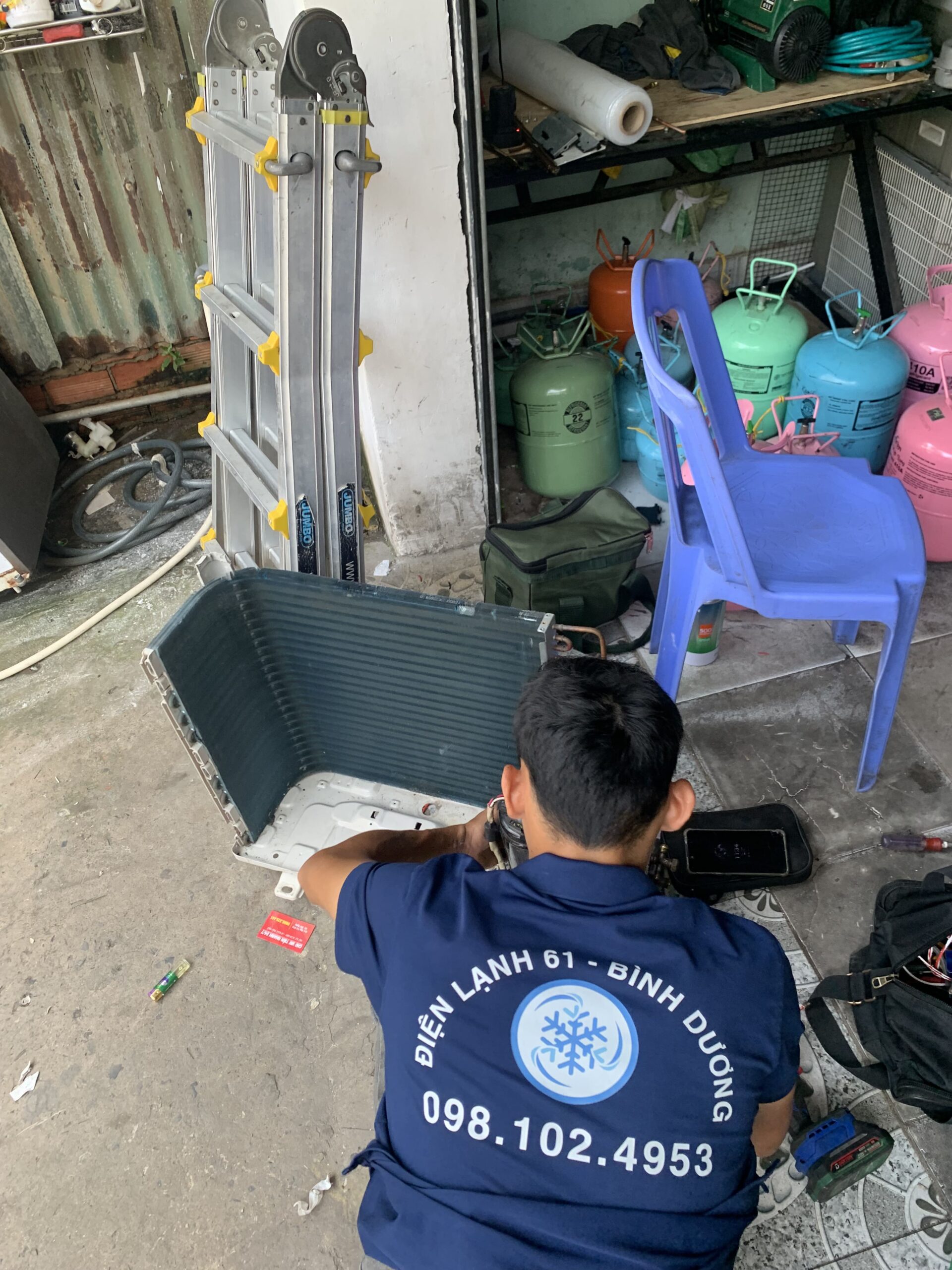 Vệ sinh dàn nóng khi tháo lắp máy lạnh ở Tân Uyên Vệ sinh dàn nóng khi tháo lắp máy lạnh ở Tân Uyên
