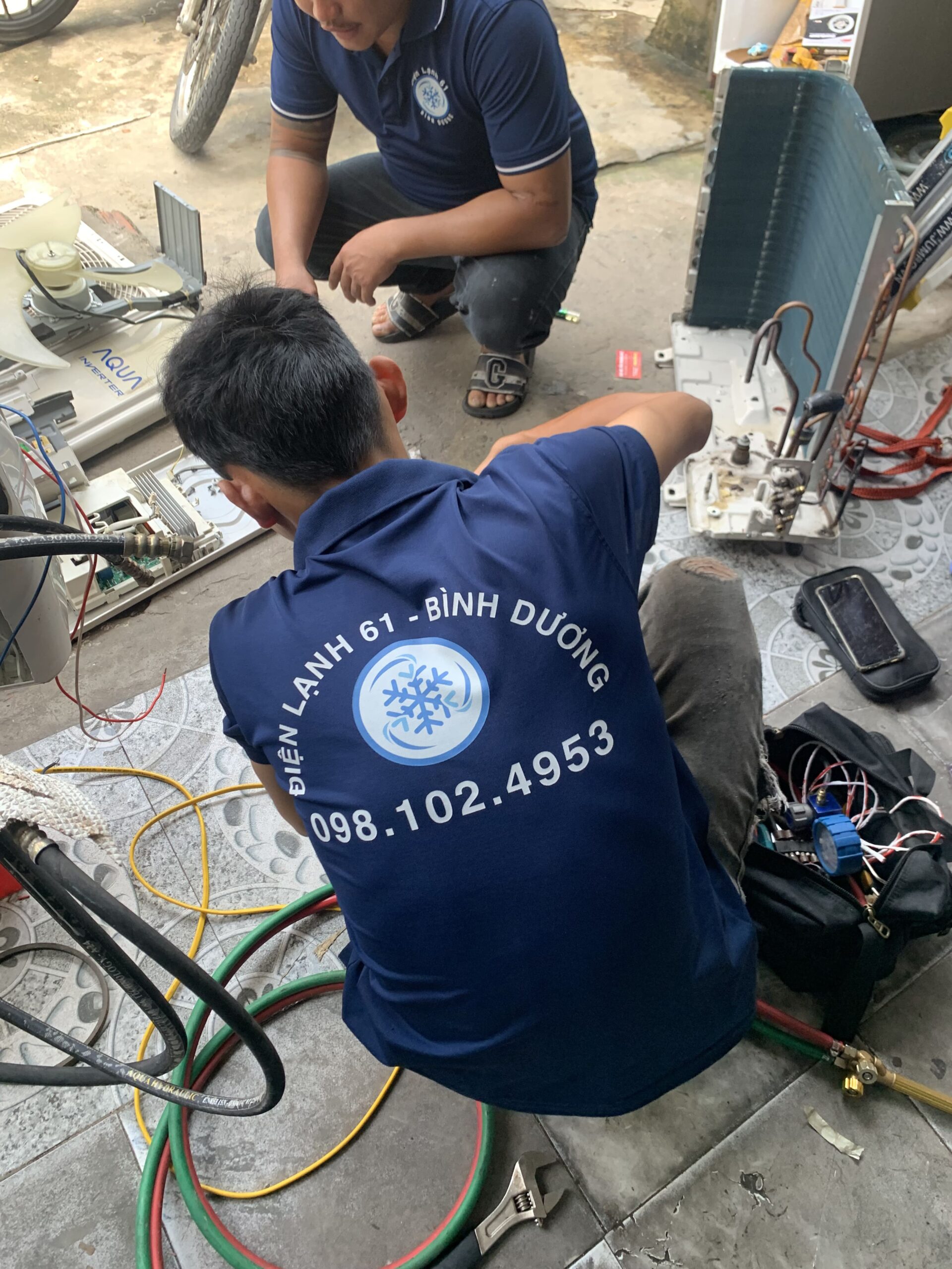 Ve-sinh-may-lanh-bi-chay-nuoc-tai-nha-o-Tan-Uyen-nhanh-chong Vệ sinh máy lạnh bị chảy nước tại nhà ở Tân Uyên nhanh chóng