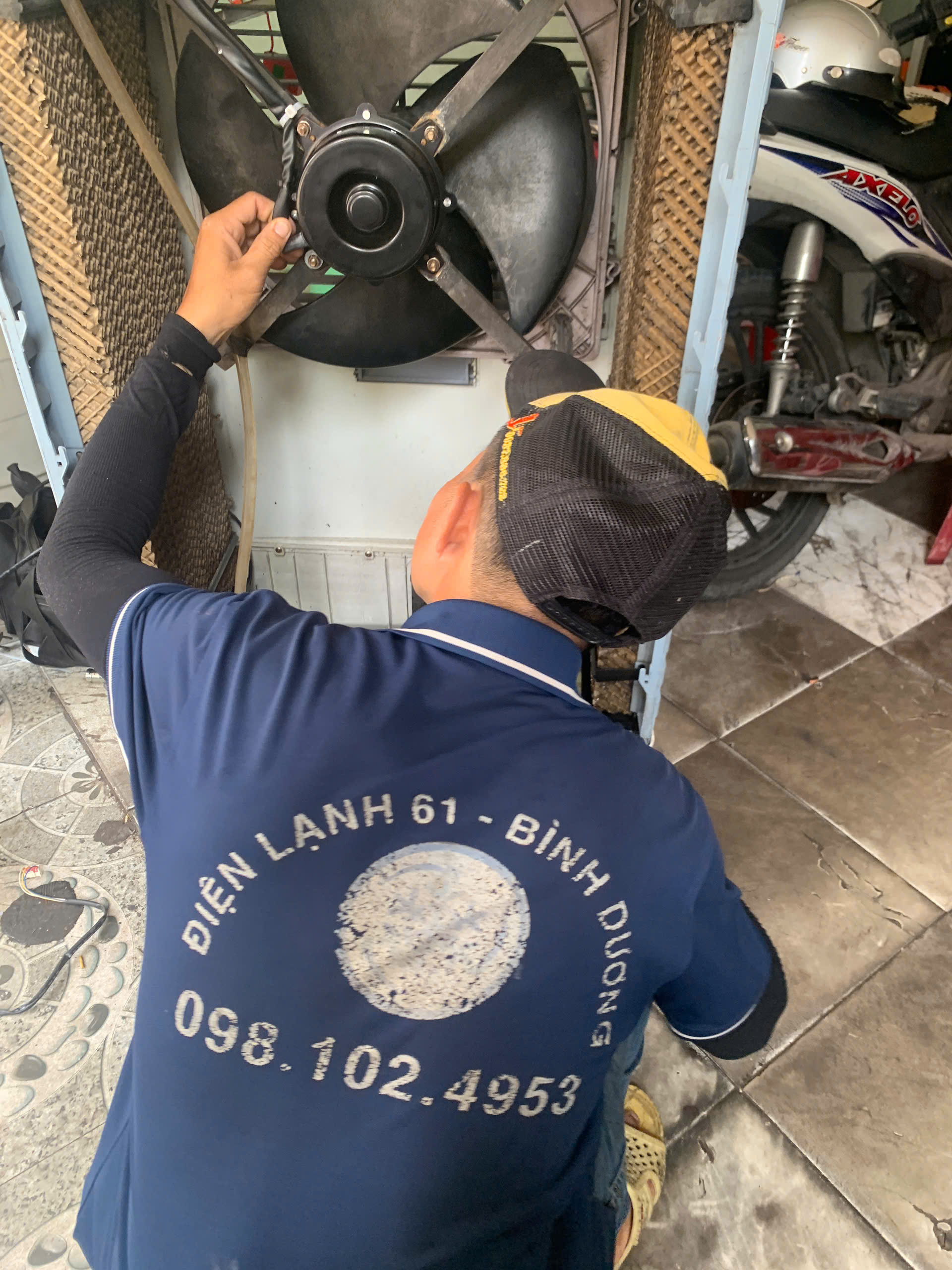 Xu-ly-triet-de-tinh-trang-quat-hoi-nuoc-khong-quay-hoac-quat-quay-yeu Xử lý triệt để tình trạng quạt hơi nước không quay hoặc quạt quay yếu