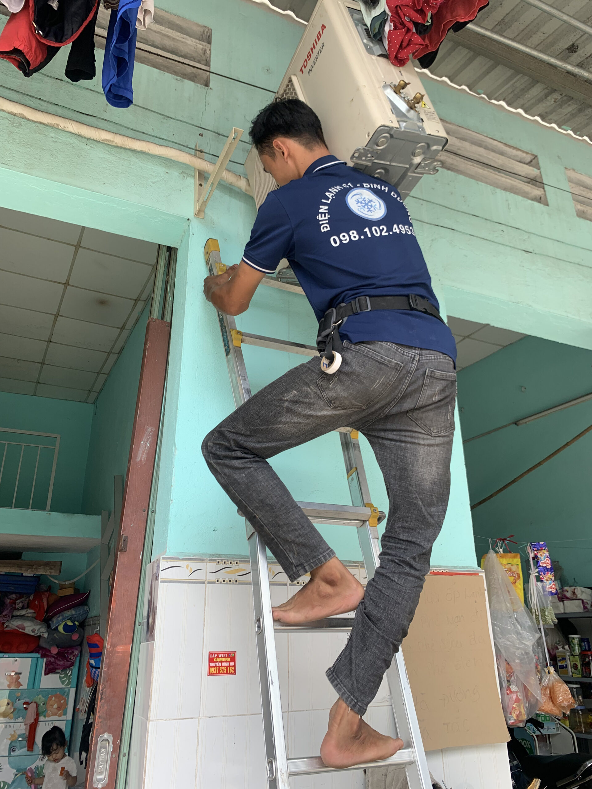 doi-ngu-dien-lanh-61 Đội ngũ thợ tháo lắp điều hòa Thủ Dầu Một của Điện Lạnh 61