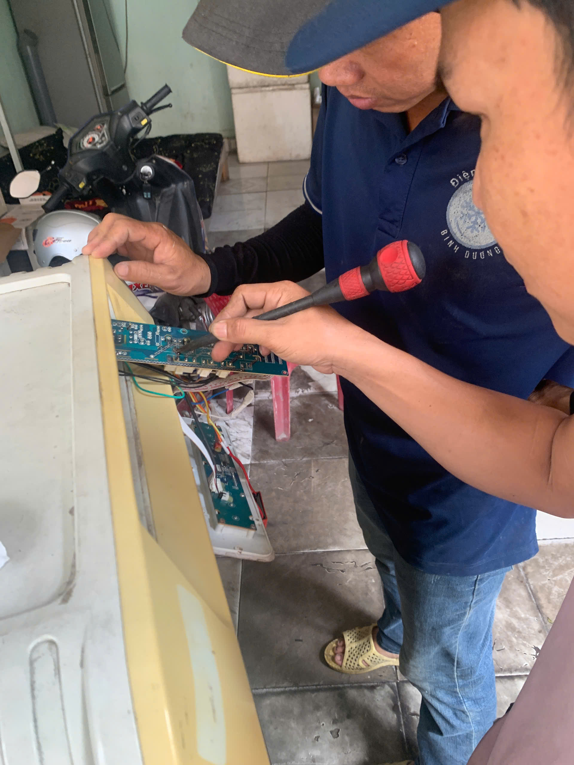 tho-sua-quat-hoi-nuoc-gioi-tai-di-an Đội ngũ thợ sửa quạt điện lạnh giỏi, giàu kinh nghiệm thực tế tại Dĩ An