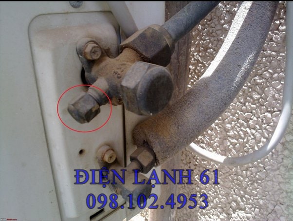 Dấu hiệu dầu rò rỉ tại các mối nối Dấu hiệu dầu rò rỉ tại các mối nối