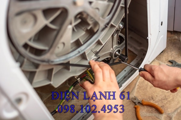 Motor máy giặt bị cháy gây tiếng ồn lớn Motor máy giặt bị cháy gây tiếng ồn lớn