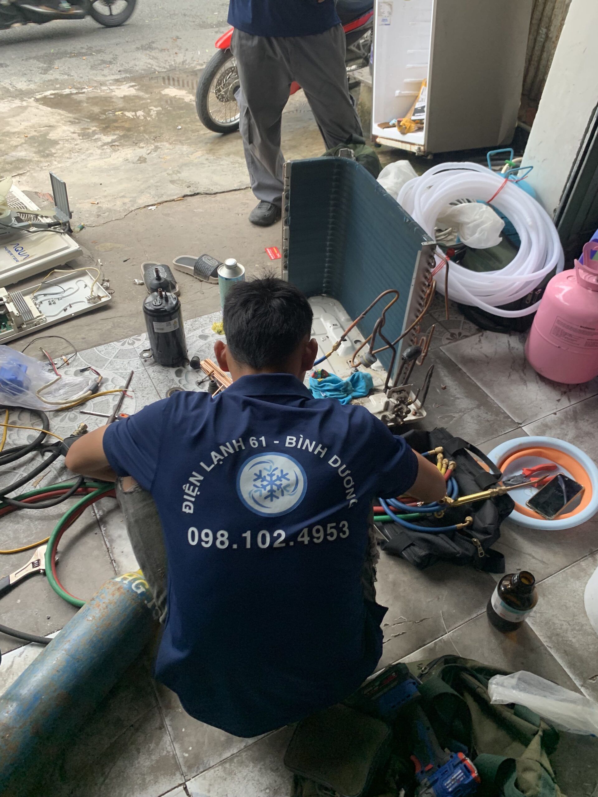 Sạc đúng loại gas cho khách hàng đạt chuẩn ở Lái Thiêu Thuận An