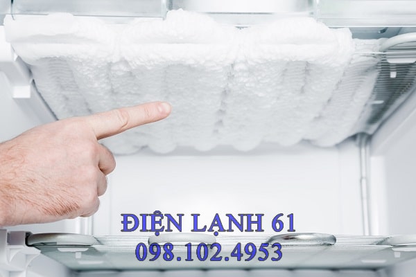 Tủ lạnh bị đóng tuyết dày ở ngăn đá Tủ lạnh bị đóng tuyết dày ở ngăn đá