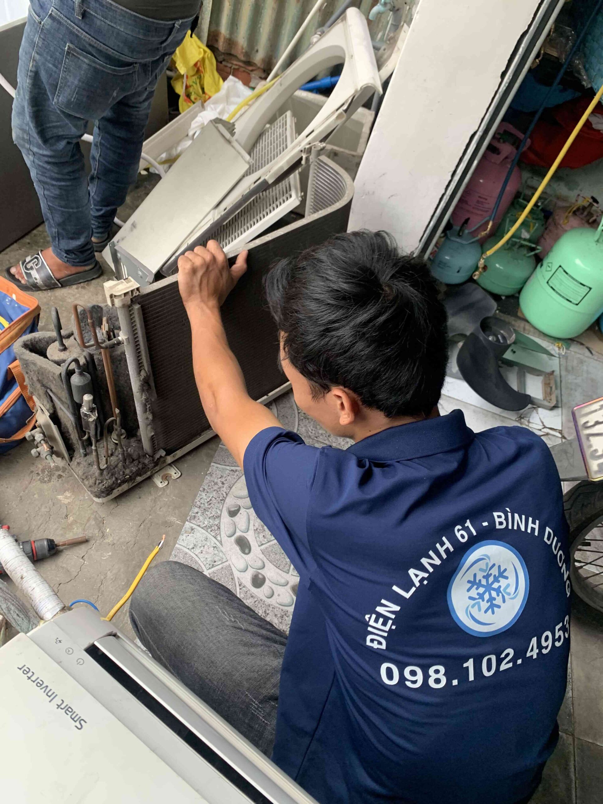 Máy lạnh kêu to và bốc mùi cần kiểm tra kỹ Máy lạnh kêu to và bốc mùi cần kiểm tra kỹ