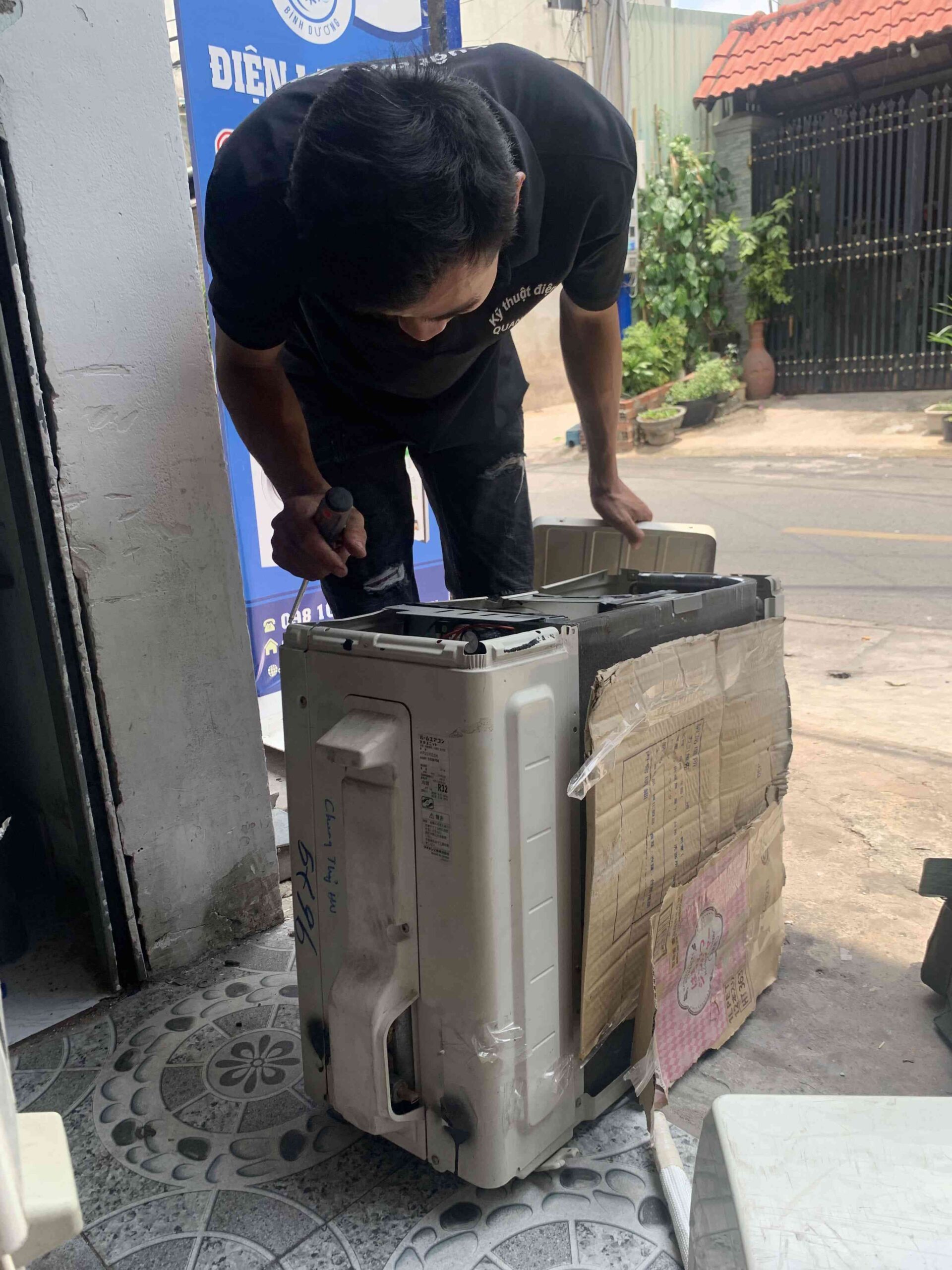 Vệ sinh dàn lạnh máy lạnh tại nhà Vệ sinh dàn lạnh máy lạnh tại nhà