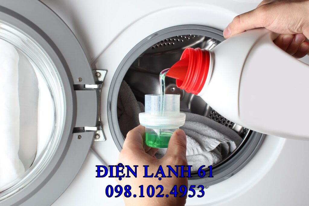 Hinh anh bot xa phong tran ra khoi may giat do dung qua nhieu bot giat Hinh anh bot xa phong tran ra khoi may giat do dung qua nhieu bot giat