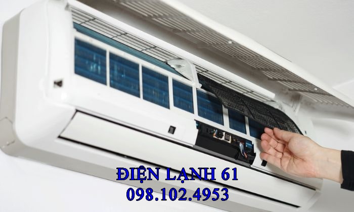 Bộ lọc gió máy lạnh bị bám bụi cần vệ sinh thường xuyên