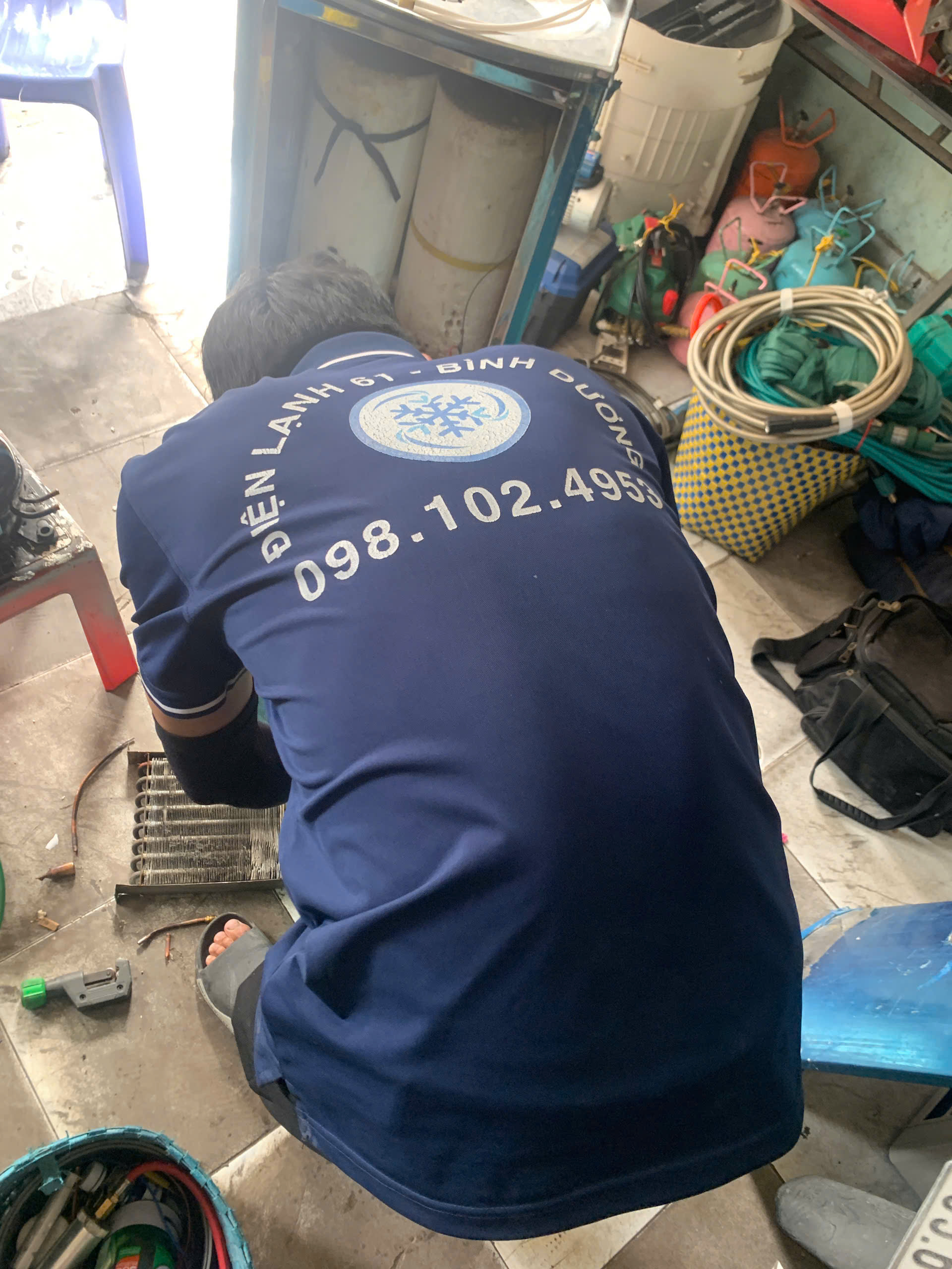 Doi-ngu-tho-Dien-Lanh-61-xuat-phat-tu-Khu-pho-Thong-Nhat-2-di-sua-may-loc-nuoc-tan-nha Đội ngũ thợ Điện Lạnh 61 xuất phát từ Khu phố Thống Nhất 2 đi sửa máy lọc nước tận nhà.