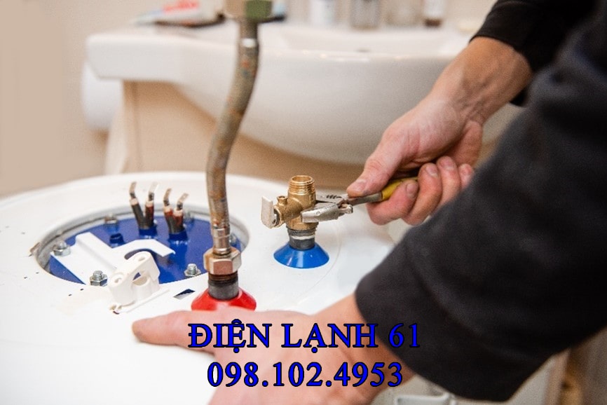 Khắc phục lỗi máy nước nóng Ferroli bị rò rỉ nước ở Dĩ An.