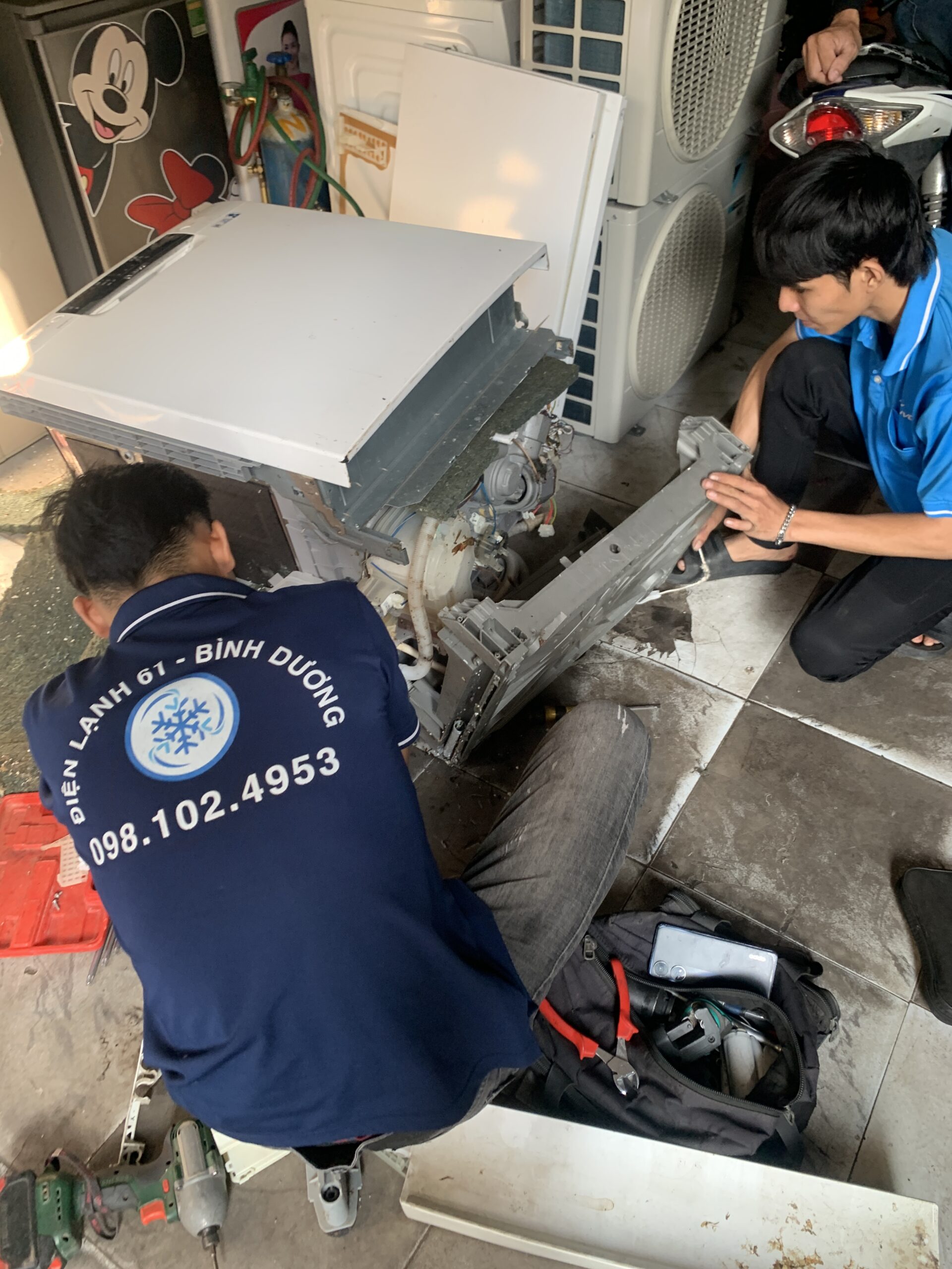 Khắc phục triệt để lỗi máy rửa bát bị rò rỉ chảy nước ra sàn tại Dĩ An Bình Dương