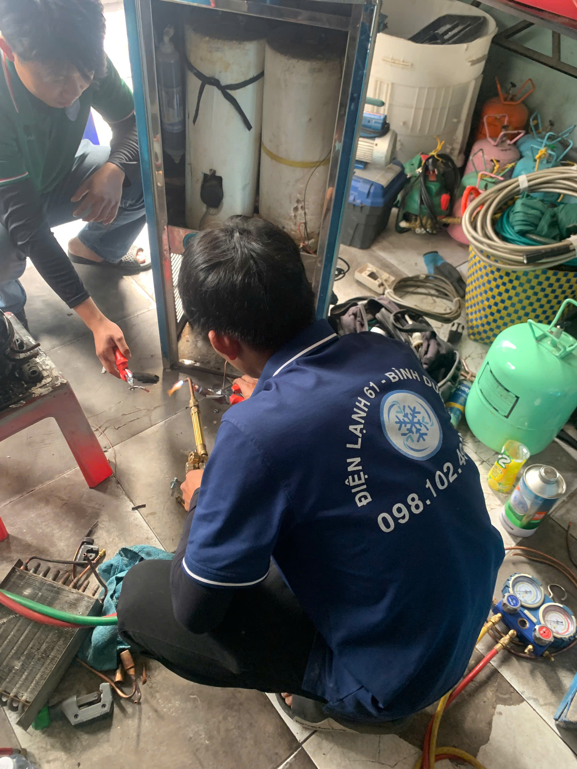 Kiem-tra-va-thay-the-mang-loc-RO-bi-tac-nghen-mat-kha-nang-loc-cho-gia-dinh-o-Di-An Kiểm tra và thay thế màng lọc RO bị tắc nghẽn, mất khả năng lọc cho gia đình ở Dĩ An.