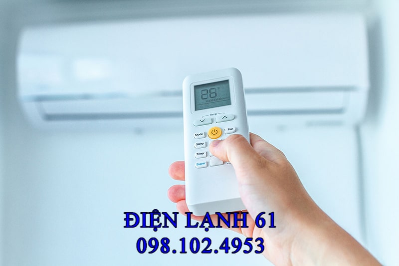 Máy lạnh bật chế độ Dry trong phòng khách
