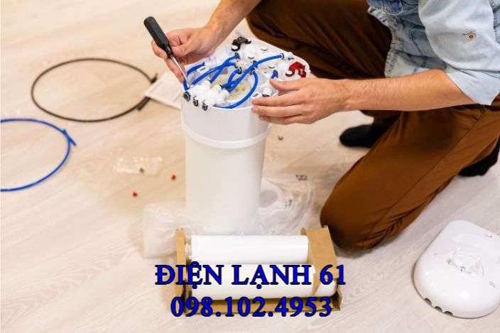 Máy lọc nước phát ra tiếng kêu ồn ào, bất thường khi hoạt động.