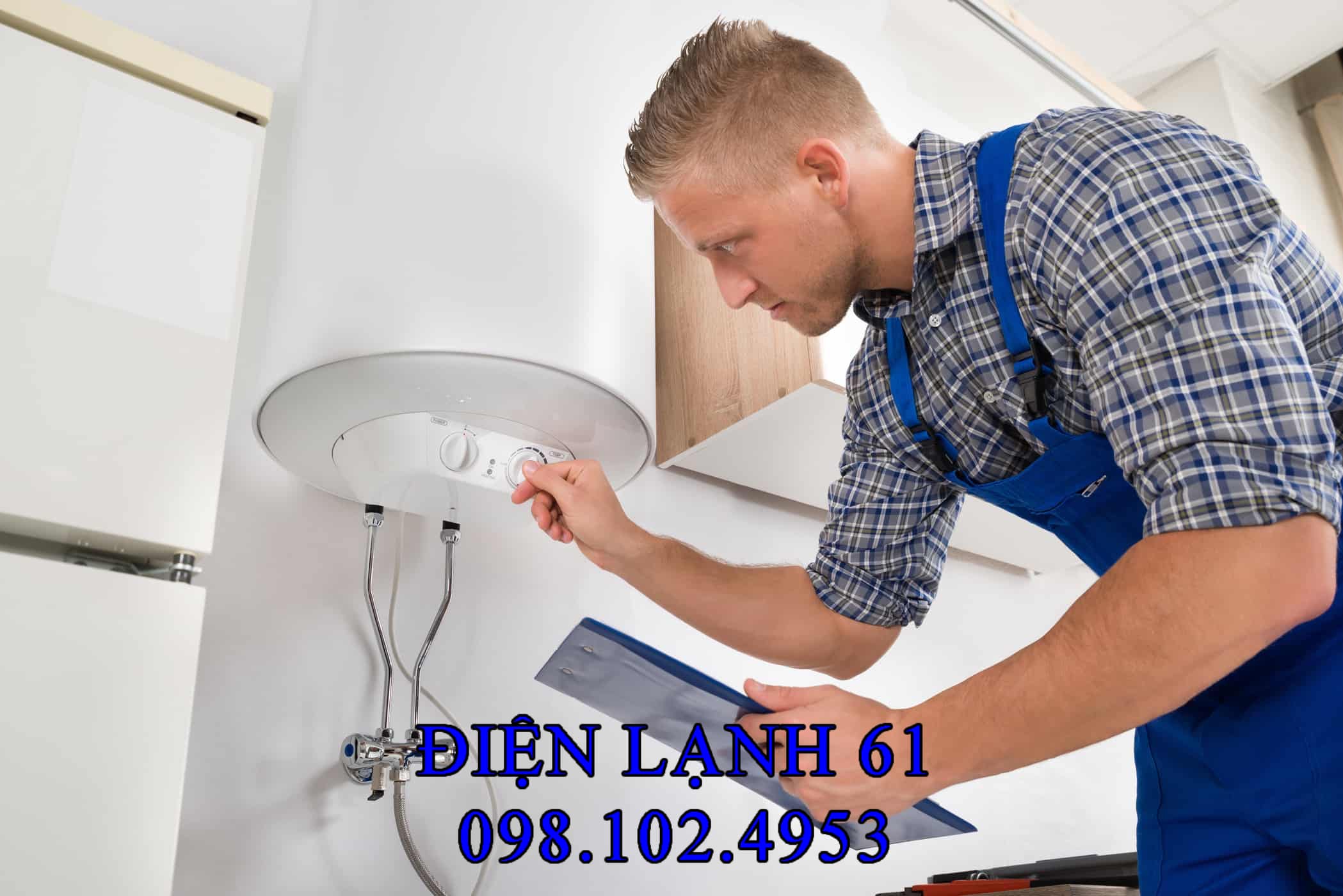 Máy nước nóng được kiểm tra bởi thợ chuyên nghiệp