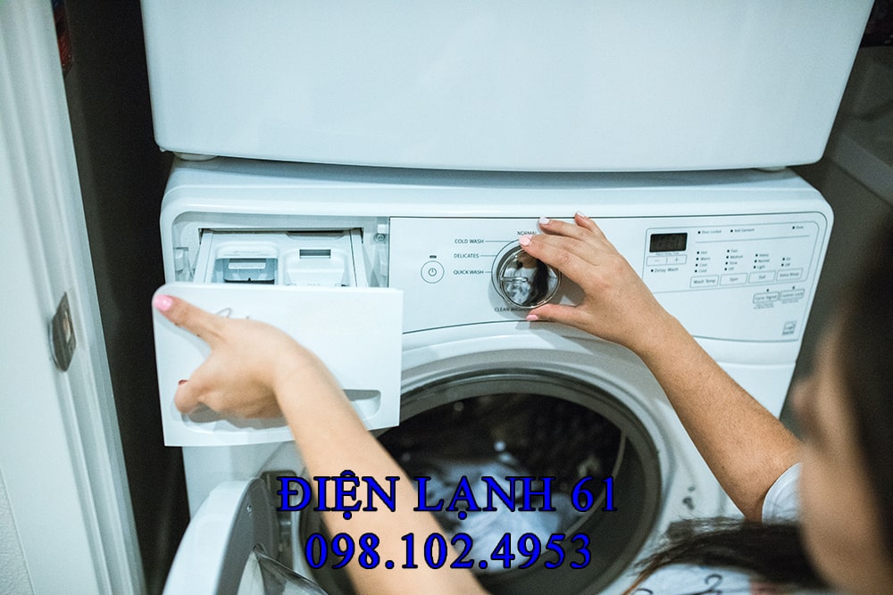 Sử dụng đúng lượng bột giặt để tránh tràn bọt