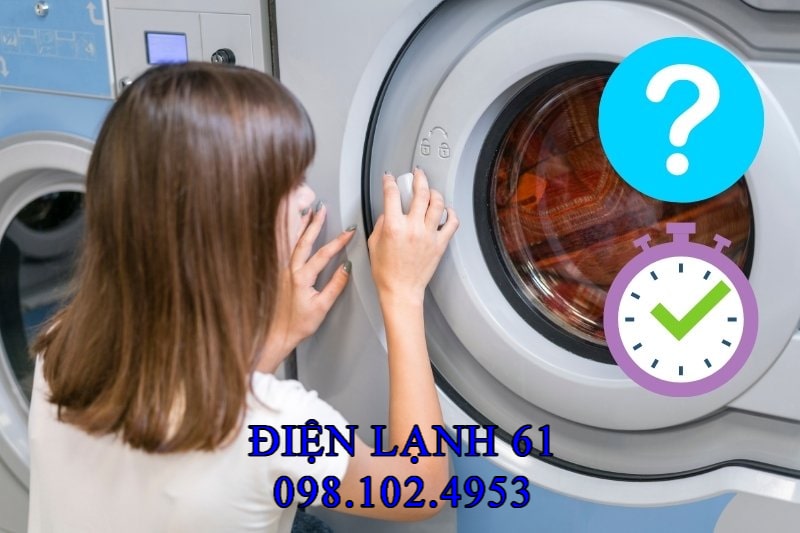 kiểm tra ống xả máy giặt để đảm bảo nước chảy thông suốt
