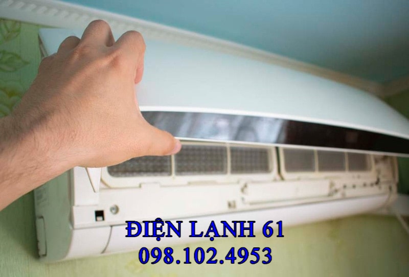 Vệ sinh lưới lọc máy lạnh bị bám bụi tại Bình Dương