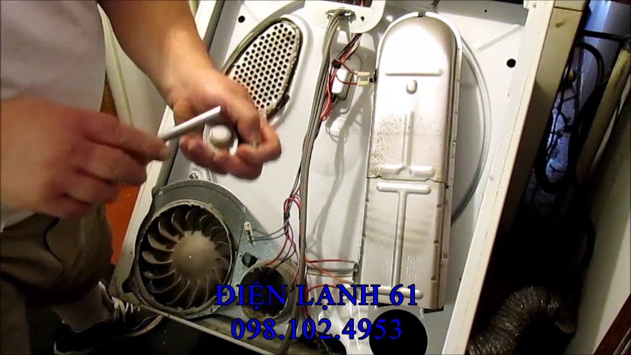 Vị trí và cách vệ sinh cảm biến nhiệt bị bẩn trong lồng máy sấy