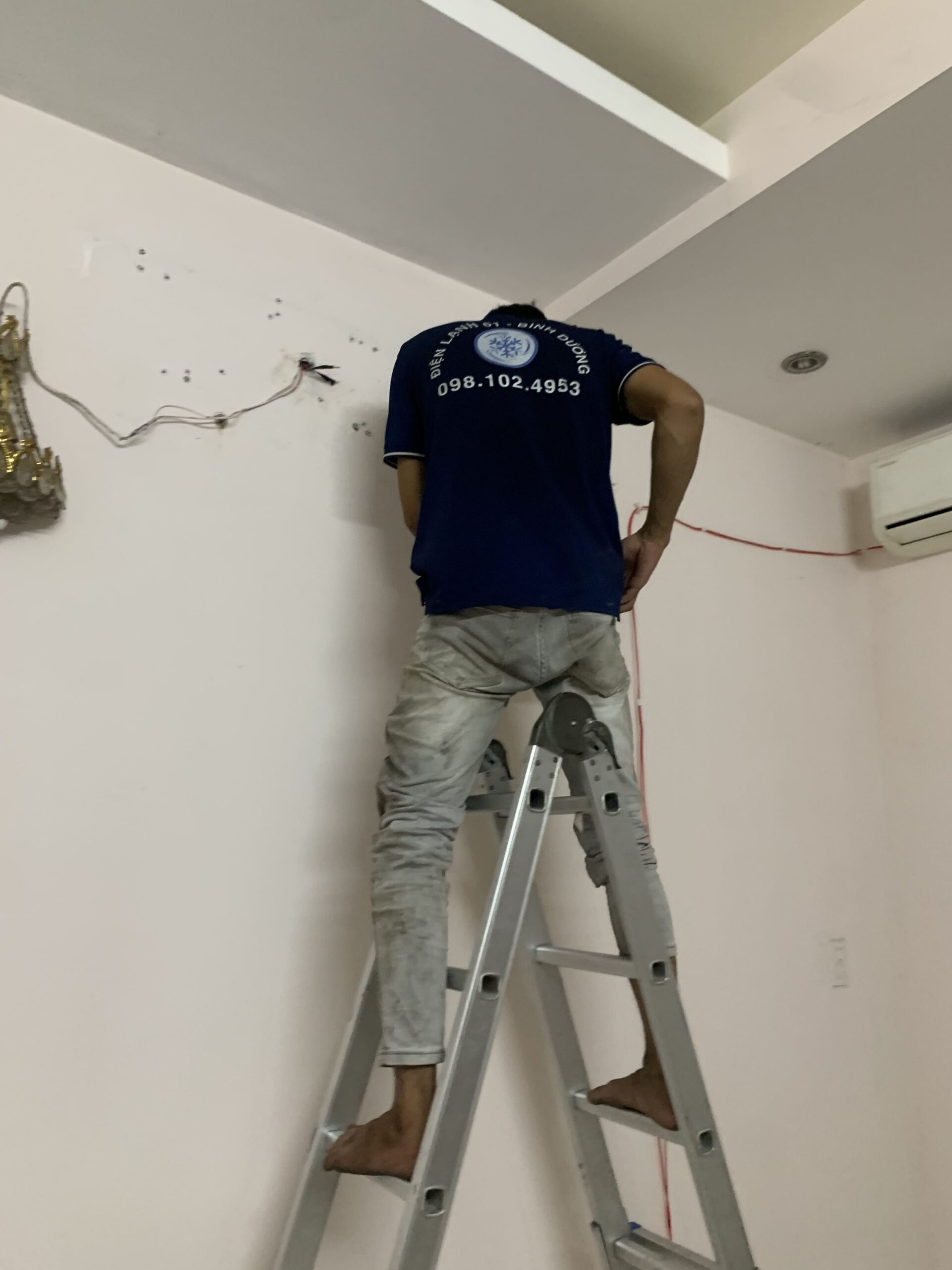 Dàn nóng và dàn lạnh quá dơ khiến máy lạnh tự ngắt để bảo vệ block