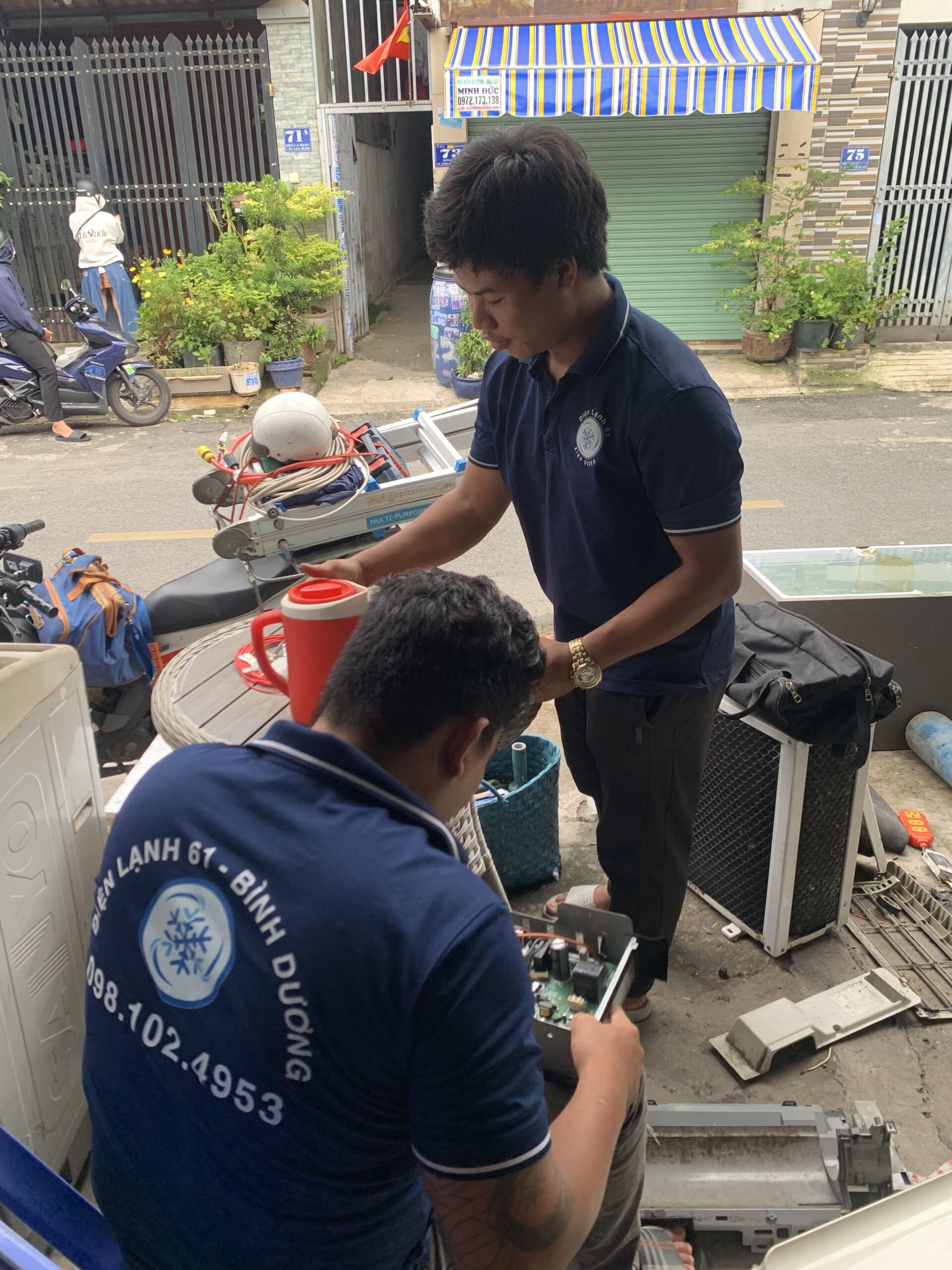 Dịch vụ lắp đặt máy giặt chuyên nghiệp tại Dĩ An của Điện Lạnh 61, đảm bảo an toàn và đúng kỹ thuật