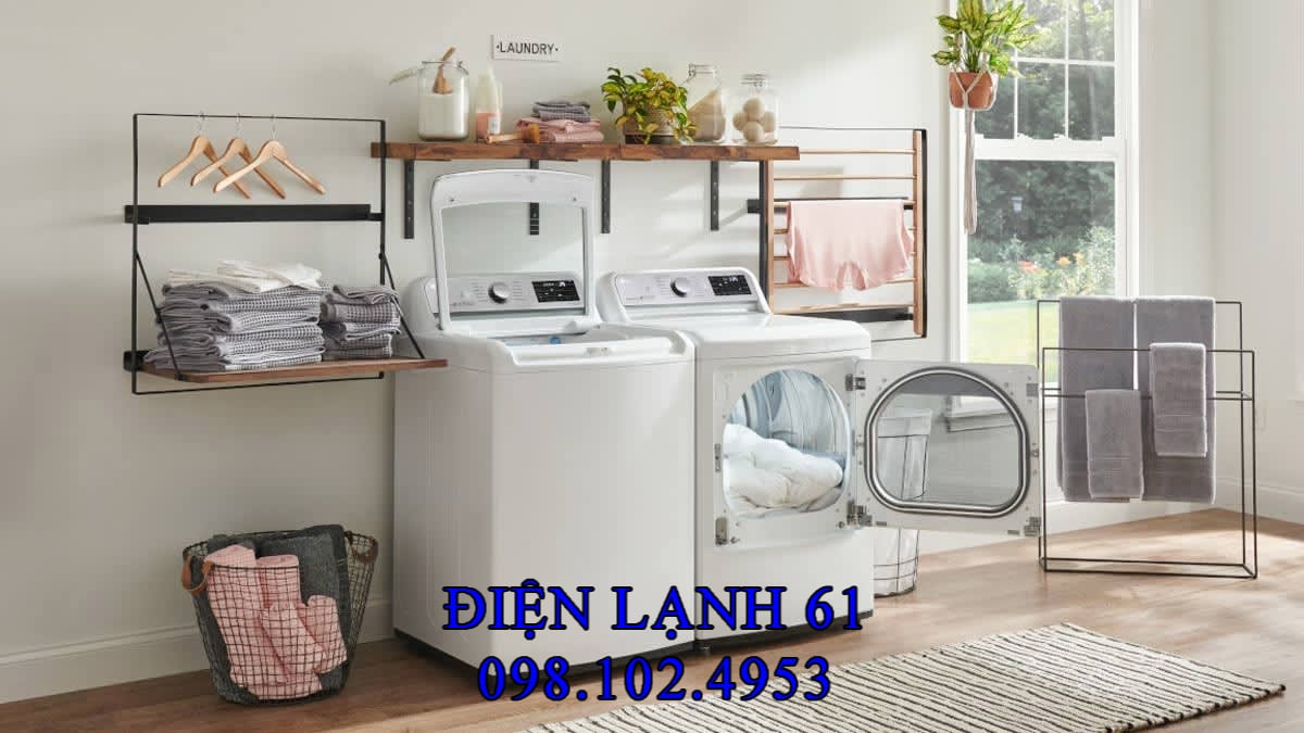 Một chiếc máy giặt cũ đã hơn 10 năm tuổi, cần cân nhắc giữa việc sửa chữa và mua máy mới