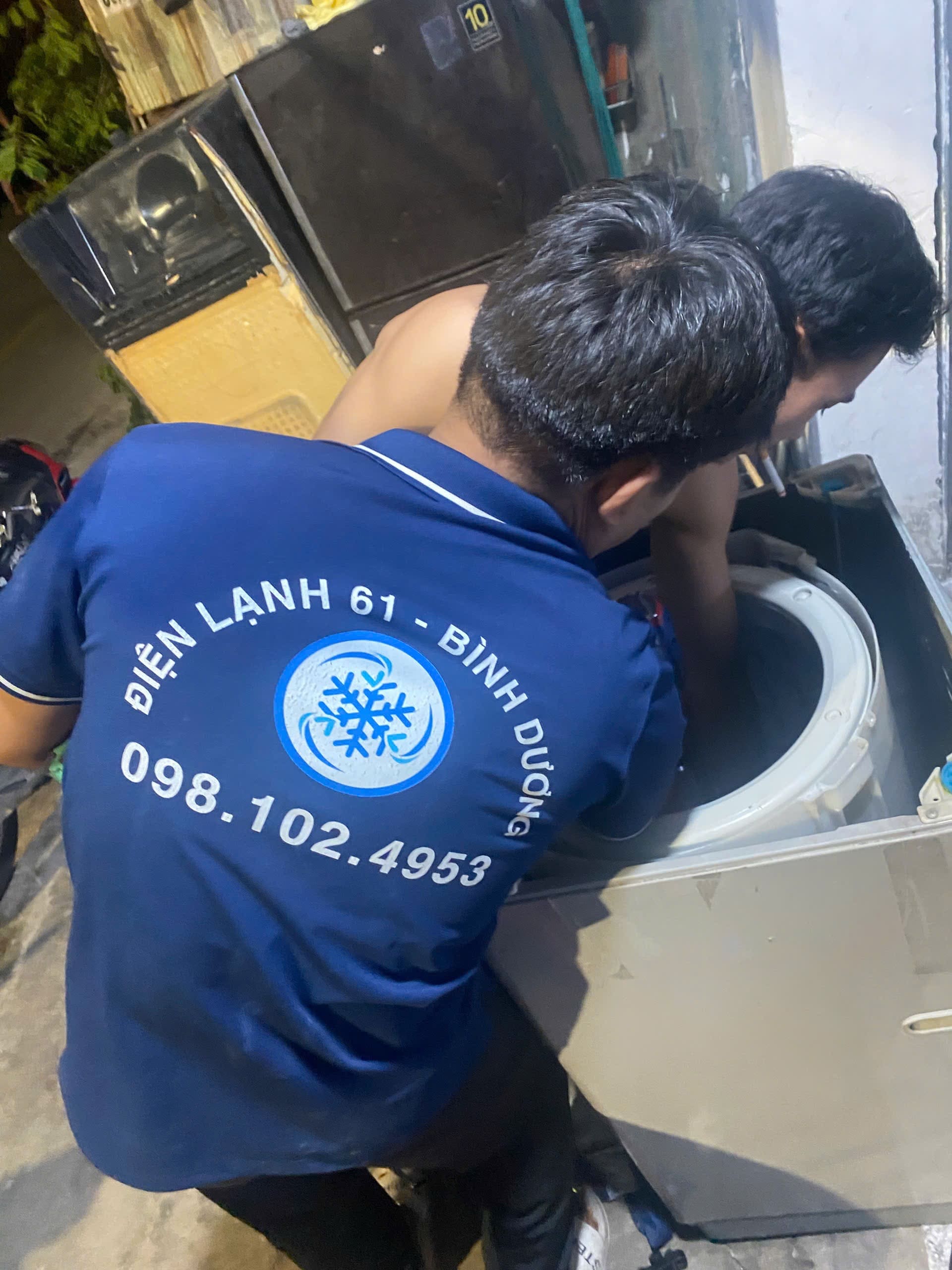 Dịch vụ sửa máy giặt Tân Đông Hiệp uy tín, thợ có mặt nhanh chóng sau 30 phút từ Điện Lạnh 61.